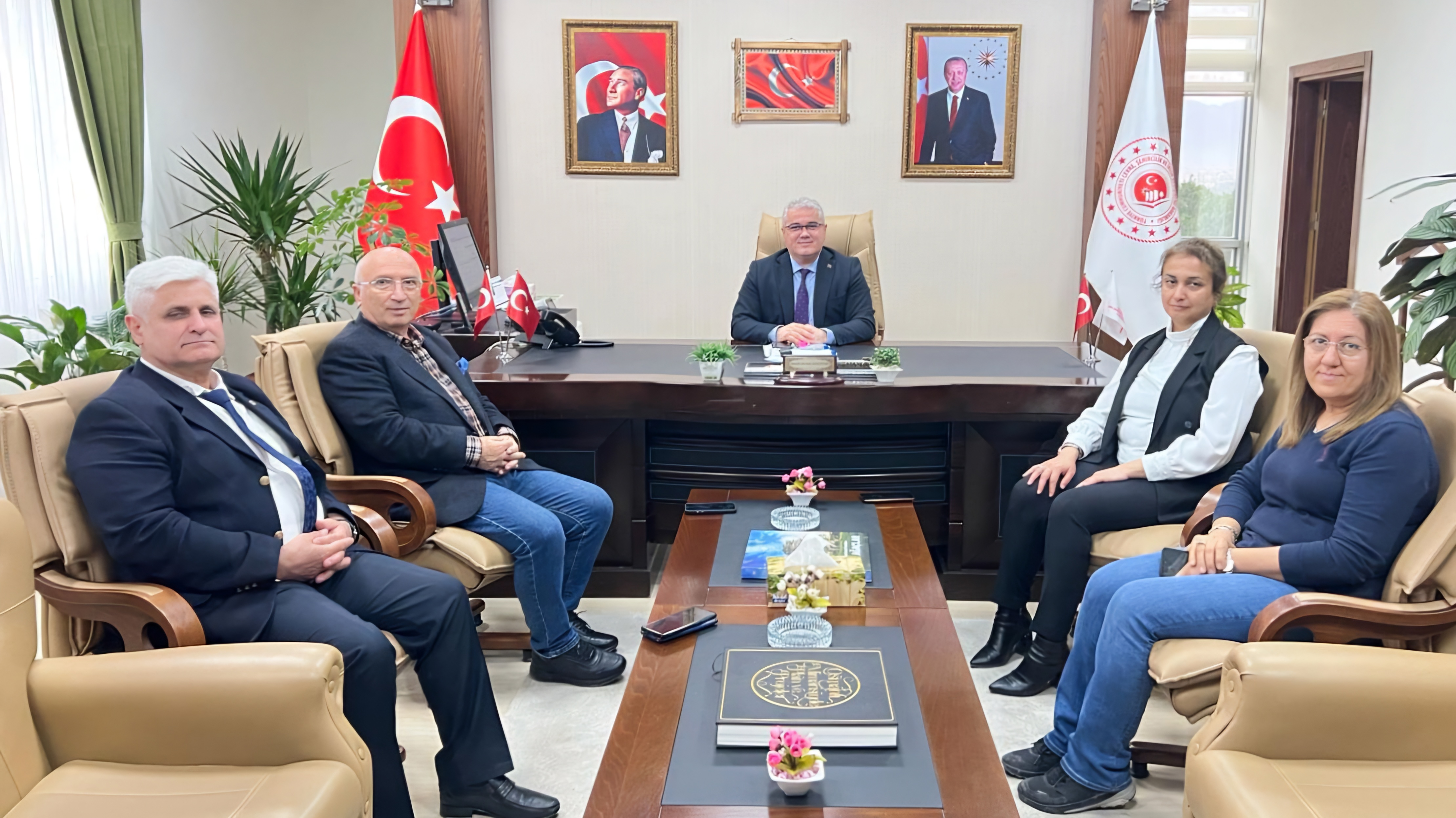 Korkutata Üniversitesi Mimarlık Tasarım ve Güzel Sanatlar Fakültesi Dekanı Prof. Dr. Sayın Osman ALTINTAŞ İl Müdürümüzü Ziyaret Etti.