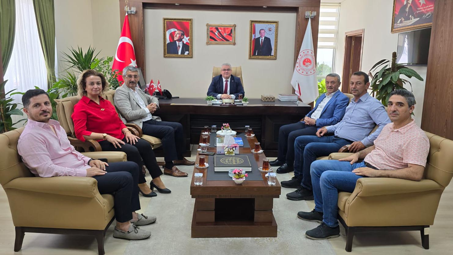 Memur Sen Osmaniye İl Başkanı Sayın Mahmut KAHRAMAN, Osmaniye Sağlık Sen Şube Başkanı Sayın Muhittin ÇENET, İl Müdürümüzü Ziyaret Etti.