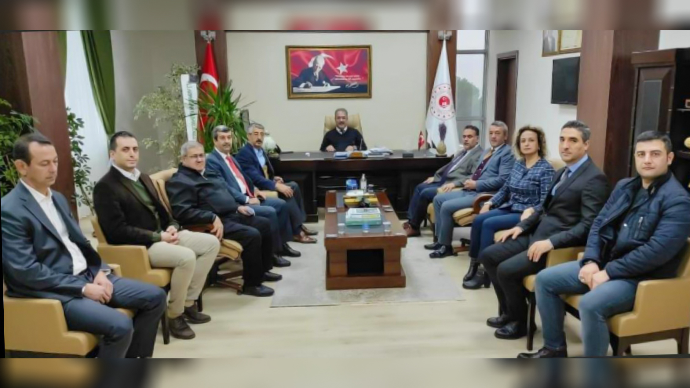 Memur-Sen İl Başkanı Mahmut KAHRAMAN, Memur-Sen Onursal Başkanı Mücahit ÇELİK, Sağlık-Sen Şube Başkanı Muhittin ÇENET ve Ulaştırma Memur-Sen Şube Başkanı Recai ULUDAĞ İl Müdürümüz İrfan Remzi YILMAZ'ı ziyaret etti.