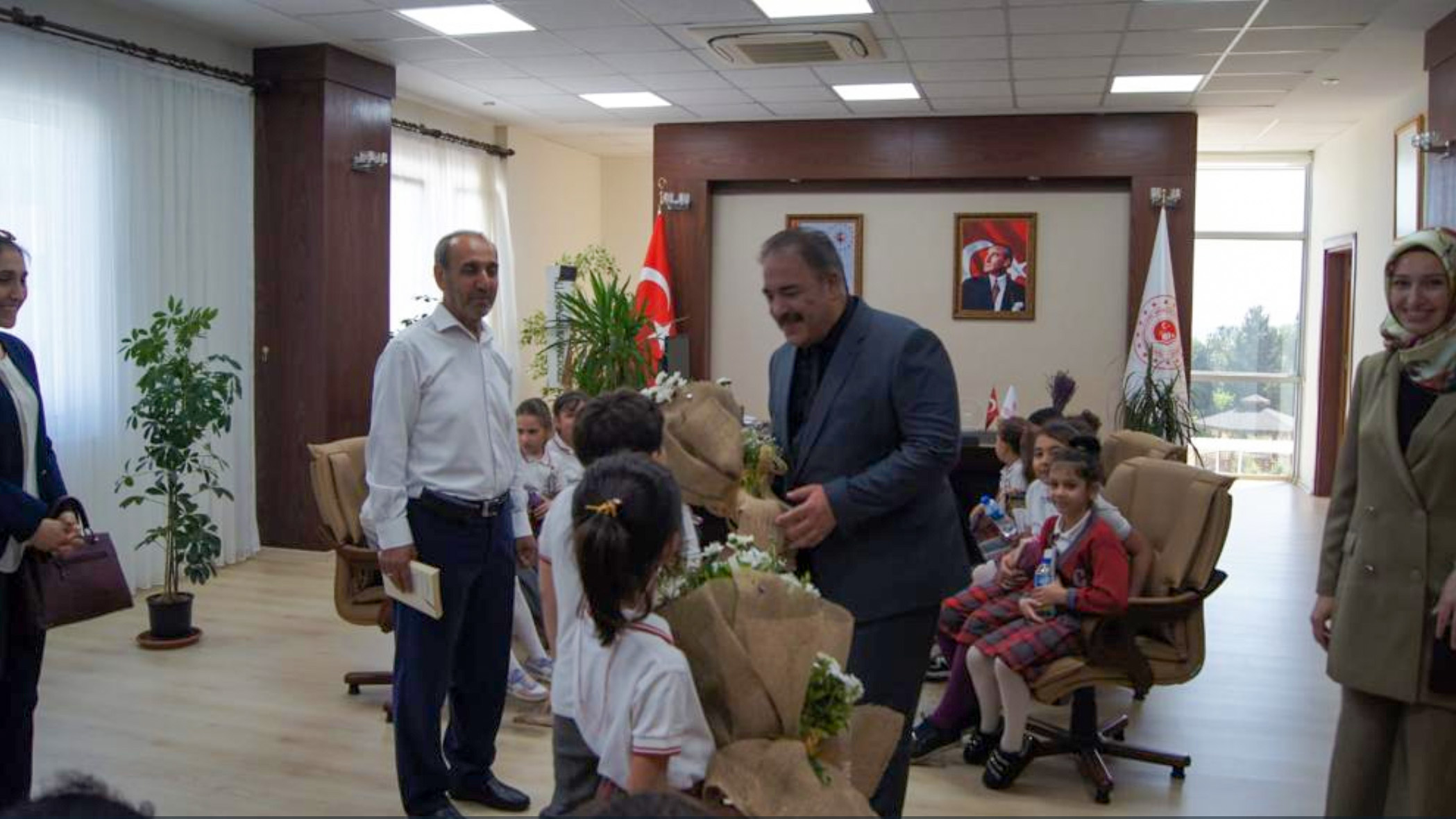 Osmaniye okuyor projesi kapsamında Cebeli Bereket Şehit Ahmet Yılmaz İlkokulu 3/A Sınıfı öğrencileri Kurumumuzu ziyaret etti.