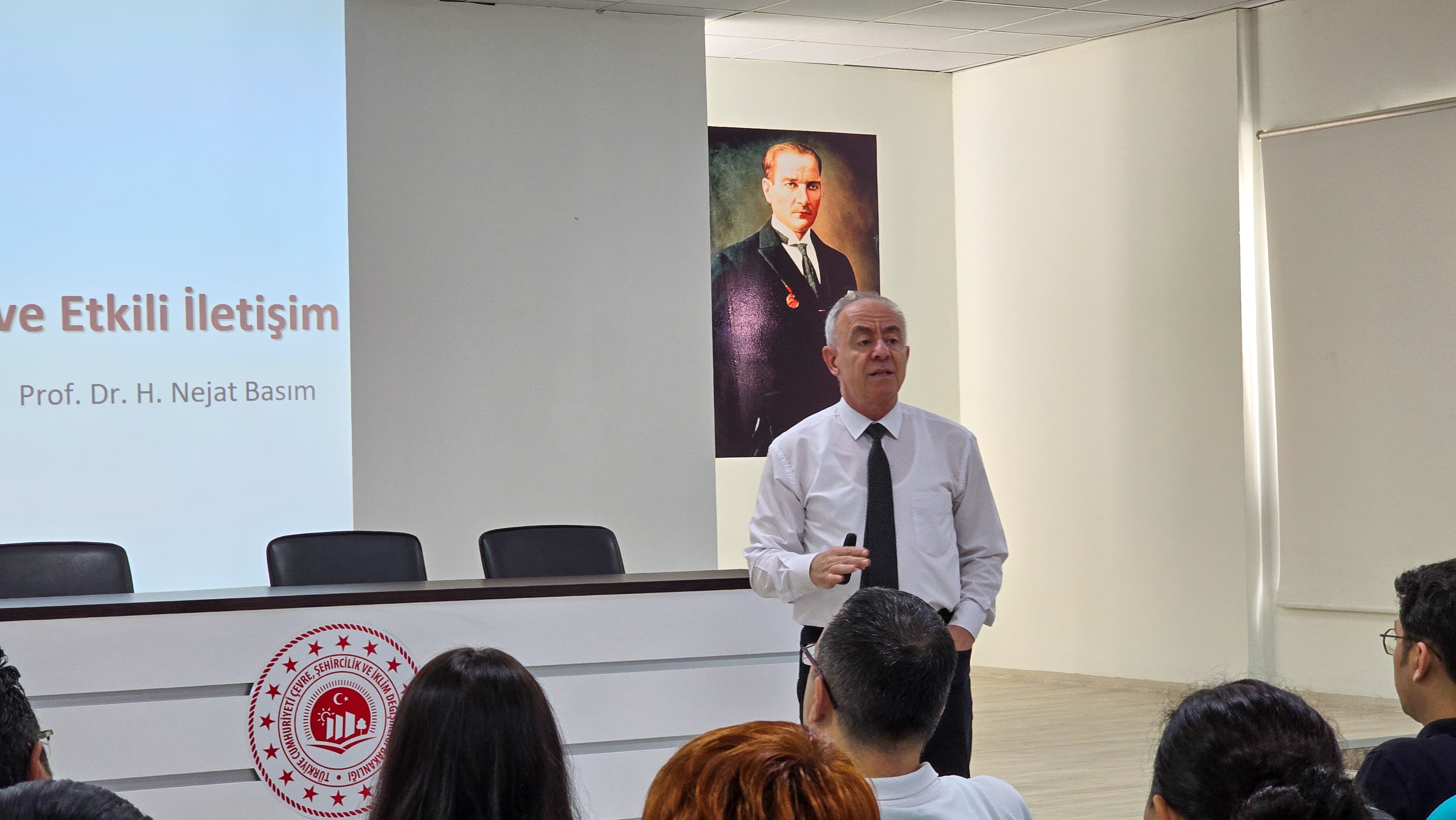 Prof. Dr. Sayın Hamdullah Nejat BASIM tarafından Müdürlüğümüz hizmet binasının toplantı salonunda Etkili İletişim ve Davranış Kuralları Eğitimi yapıldı.