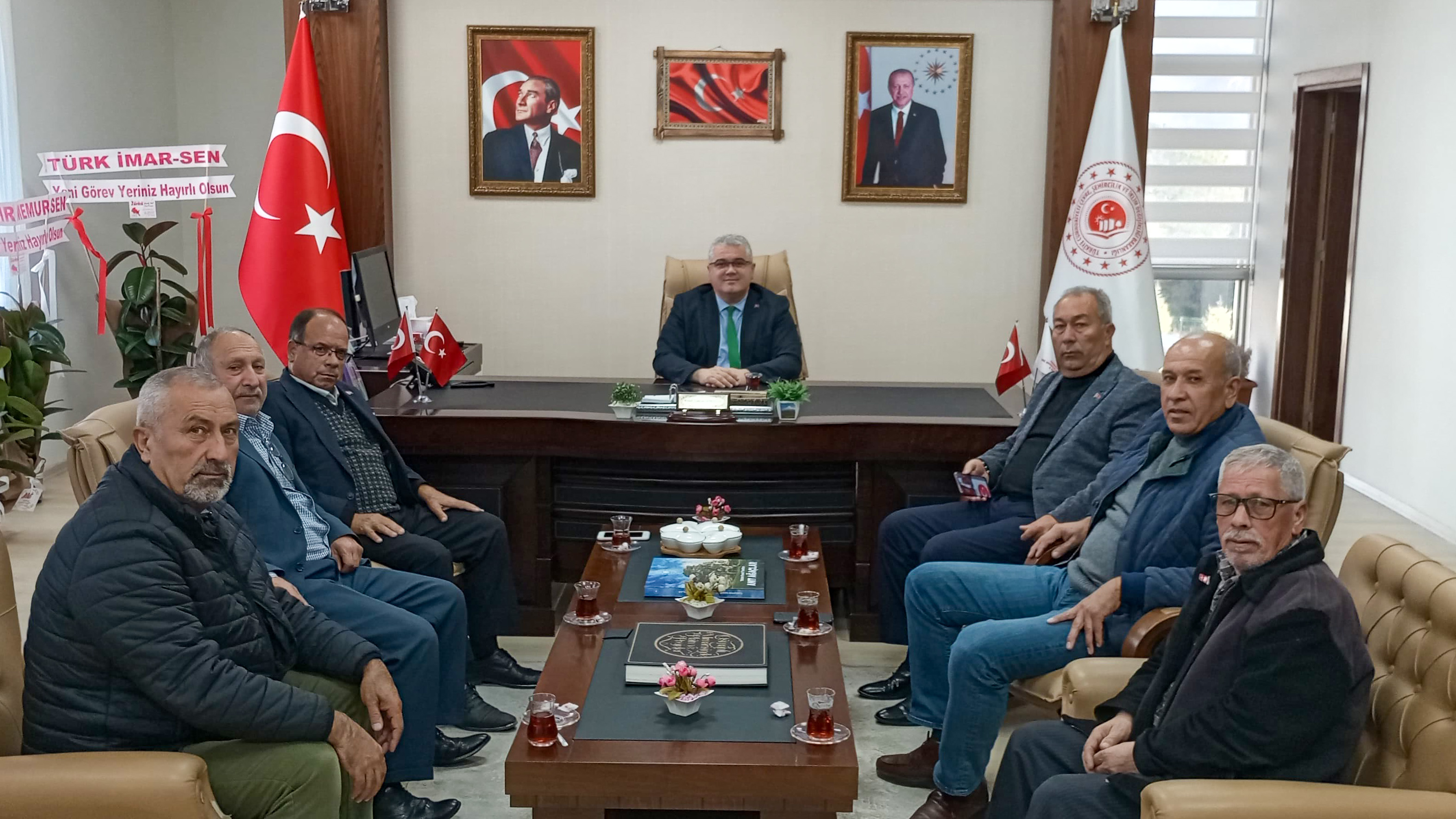 Türkmen Derneği Başkanı İl Müdürümüz Hamdi Görkem Gençtürk'ü Makamında Ziyaret Etti.