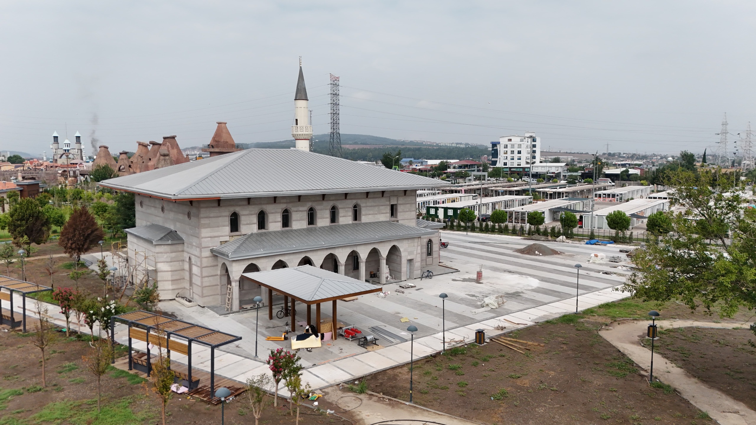 Vali Dr. Erdinç Yılmaz, Osmaniye Milletvekili Seydi Gülsoy, Belediye Başkanı İbrahim Çenet Osmaniye Millet Bahçesi’nde İncelemelerde Bulundul