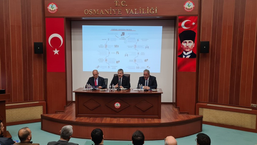 Yerinde Dönüşüm Projesi Bilgilendirme Toplantısı Valilik Ahmet Cevdet Paşa Toplantı Salonunda yapıldi.