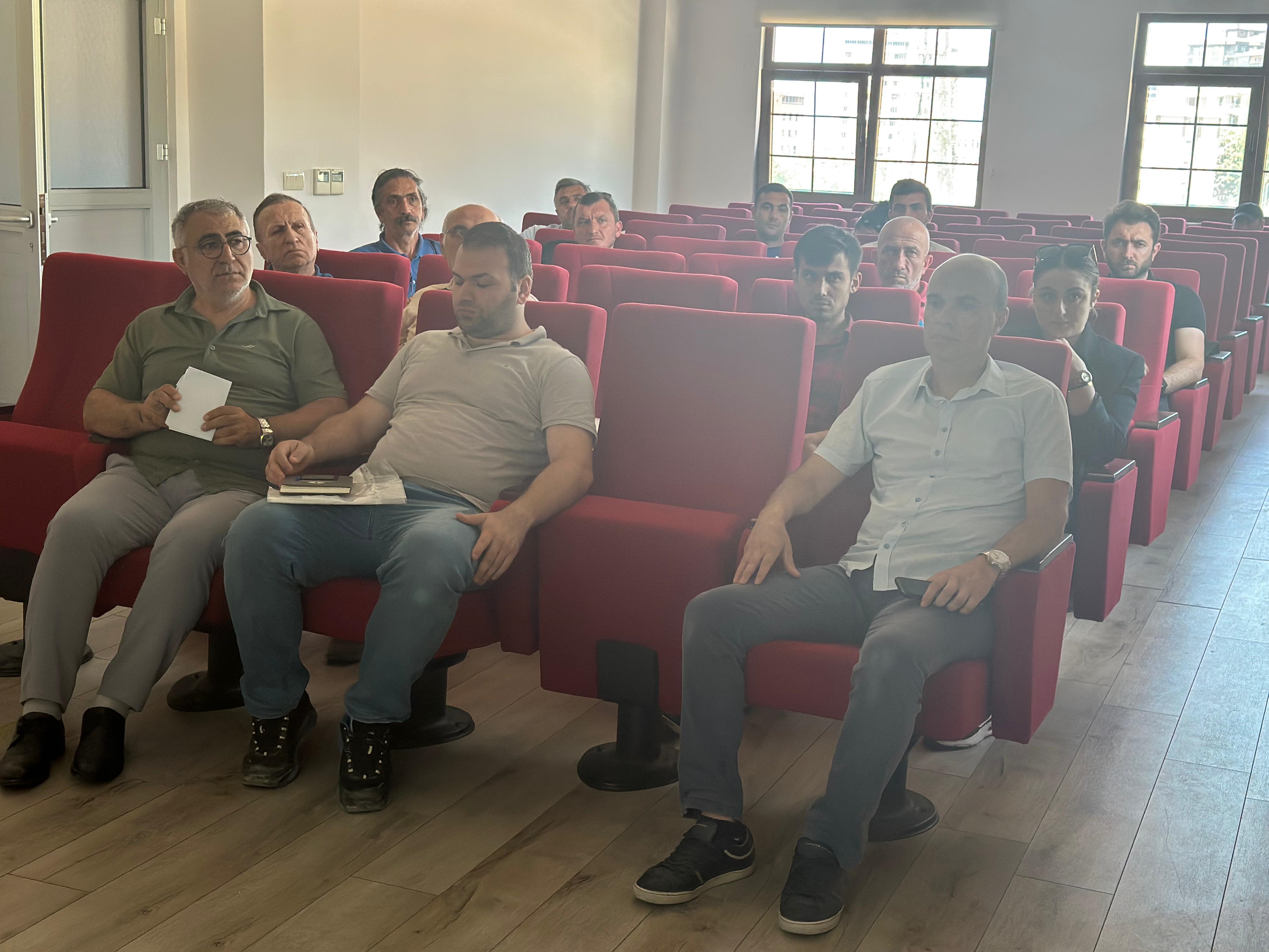 7223 sayılı kanun kapsamındaki Taze Beton Üreticiler iğle 4708 Sayılı Yapı Denetimi Kanununa tabi Yapı Denetim Kuruluşları ve Laboratuvar Kuruluşlarının katılımı ile 4708 Sayılı Tabi Yapılarda Taze Beton Dökümünde Karşılaşılan Sorunların İstişare Edildi