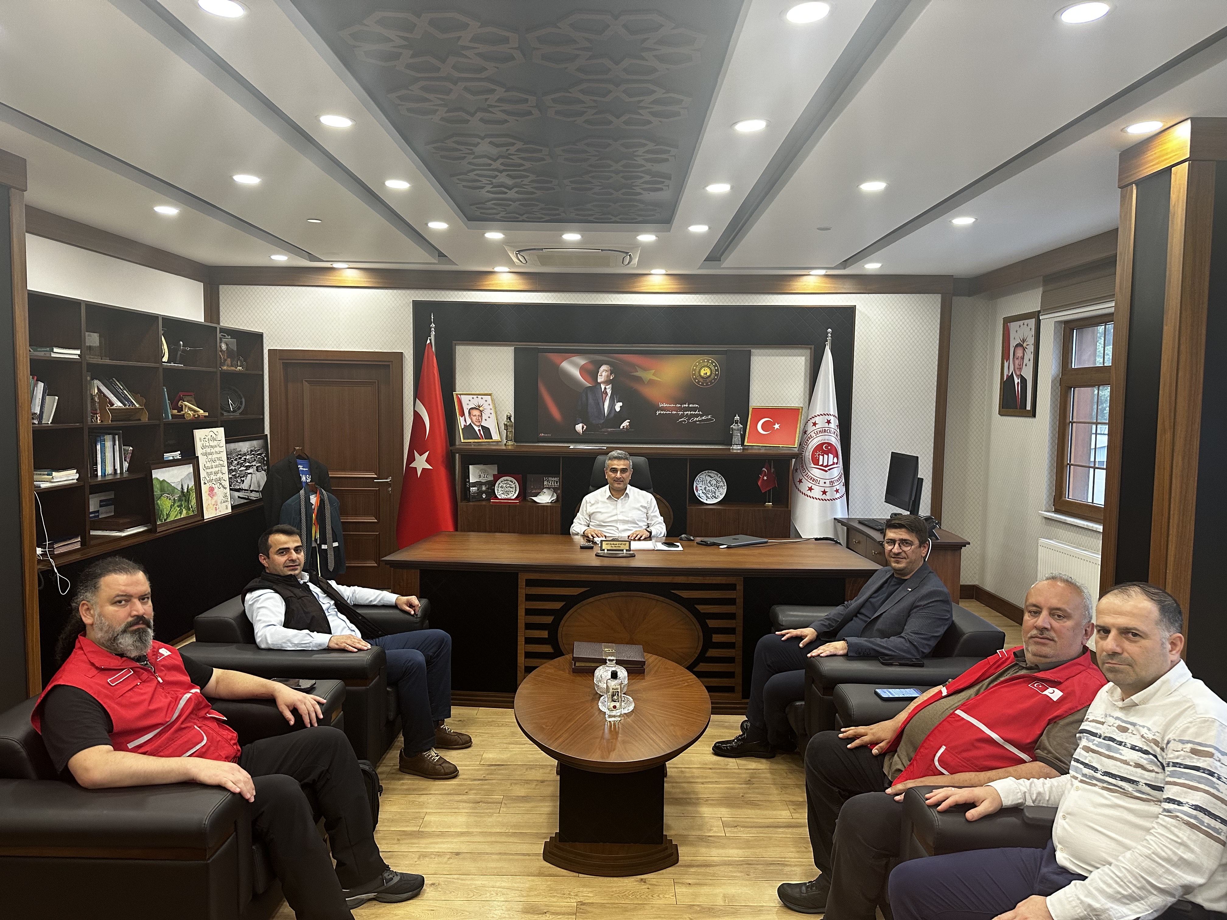 Kızılay Başkanı Ayhan MANDEV ve Yönetim Kurulu İl Müdürlüğümüzü Ziyaret Etmiştir
