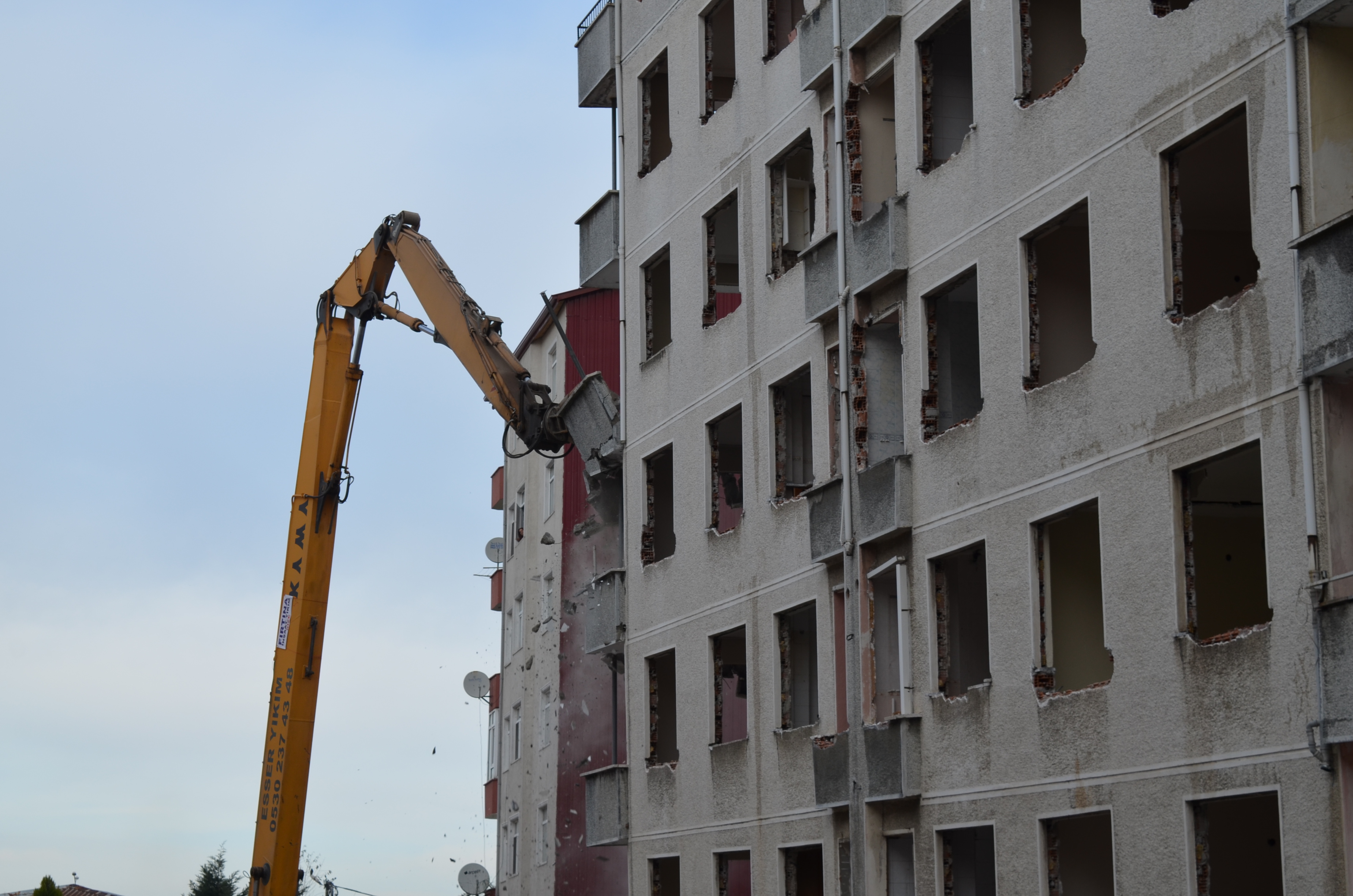 Rize’nin Pisa Kuleleri Yıkılmaya Başlandı