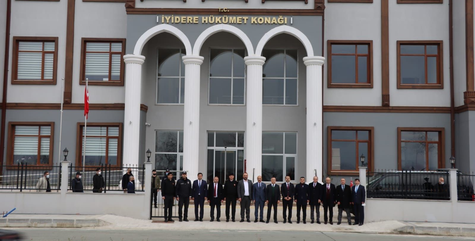 Yapımı Tamamlanan İyidere Hükümet Konağı, İyidere Belediyesi, İlçe Jandarma ve Emniyet Müdürlüğü Binaları Hizmete Girmiştir