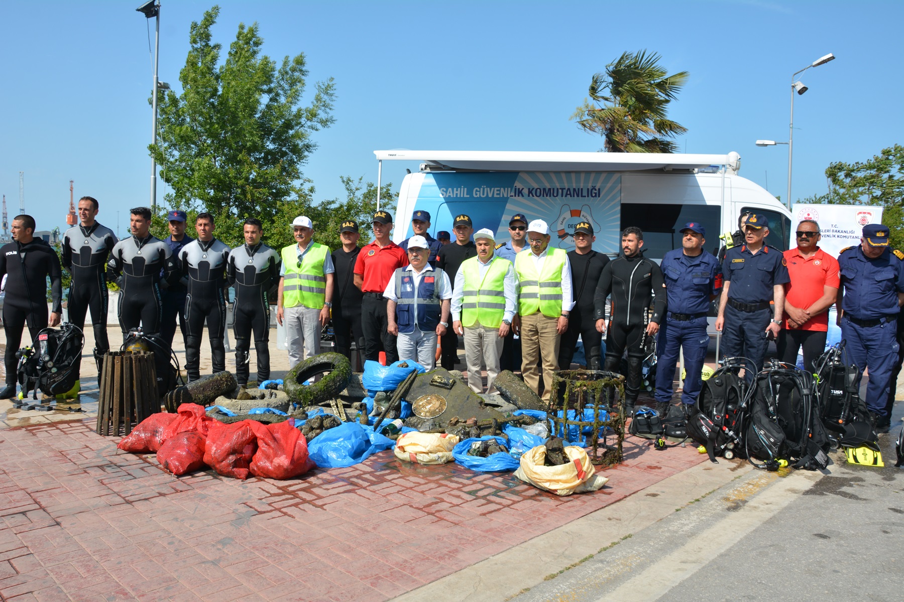 Çevre Müfettişi Etkinlikleri Sahil Güvenlik Emniyet Müdürlüğü Jandarma İtfaiye Dalış Timlerinin Deniz-Kıyı Temizliği