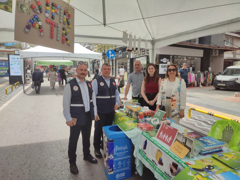 ÇİFTLİK CADDESİ'NDE FARKINDALIK PAZARI KURULDU