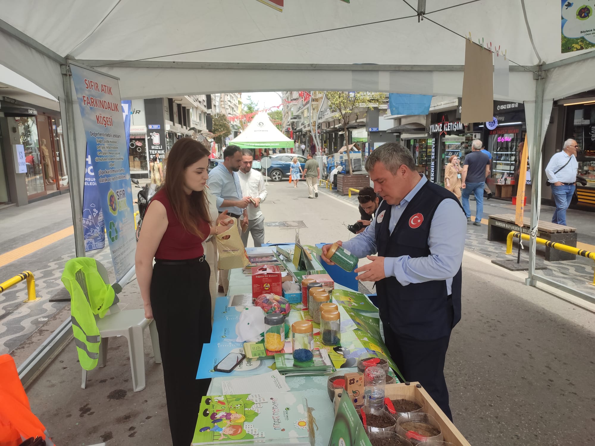 ÇİFTLİK CADDESİ'NDE FARKINDALIK PAZARI KURULDU