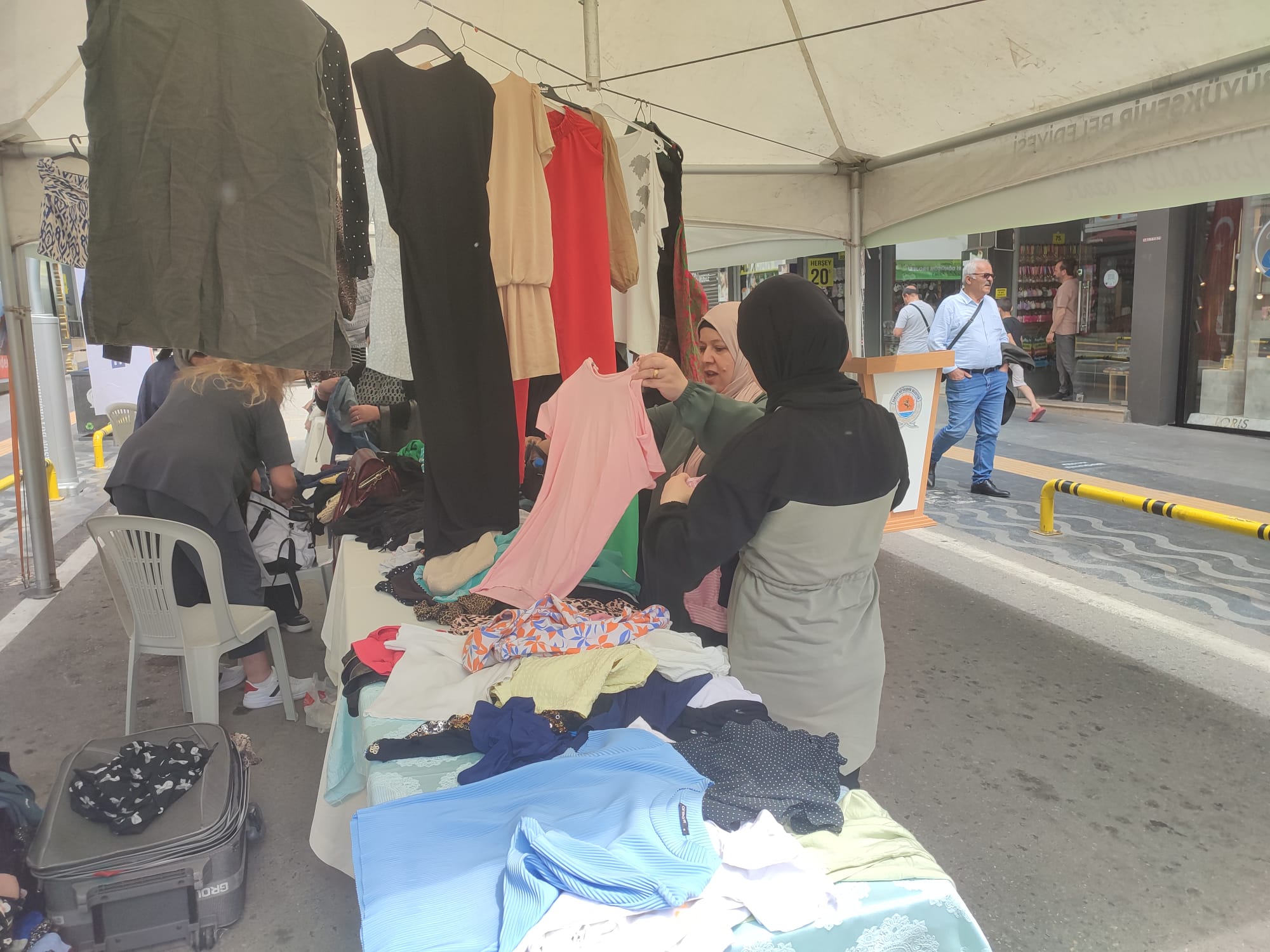 ÇİFTLİK CADDESİ'NDE FARKINDALIK PAZARI KURULDU