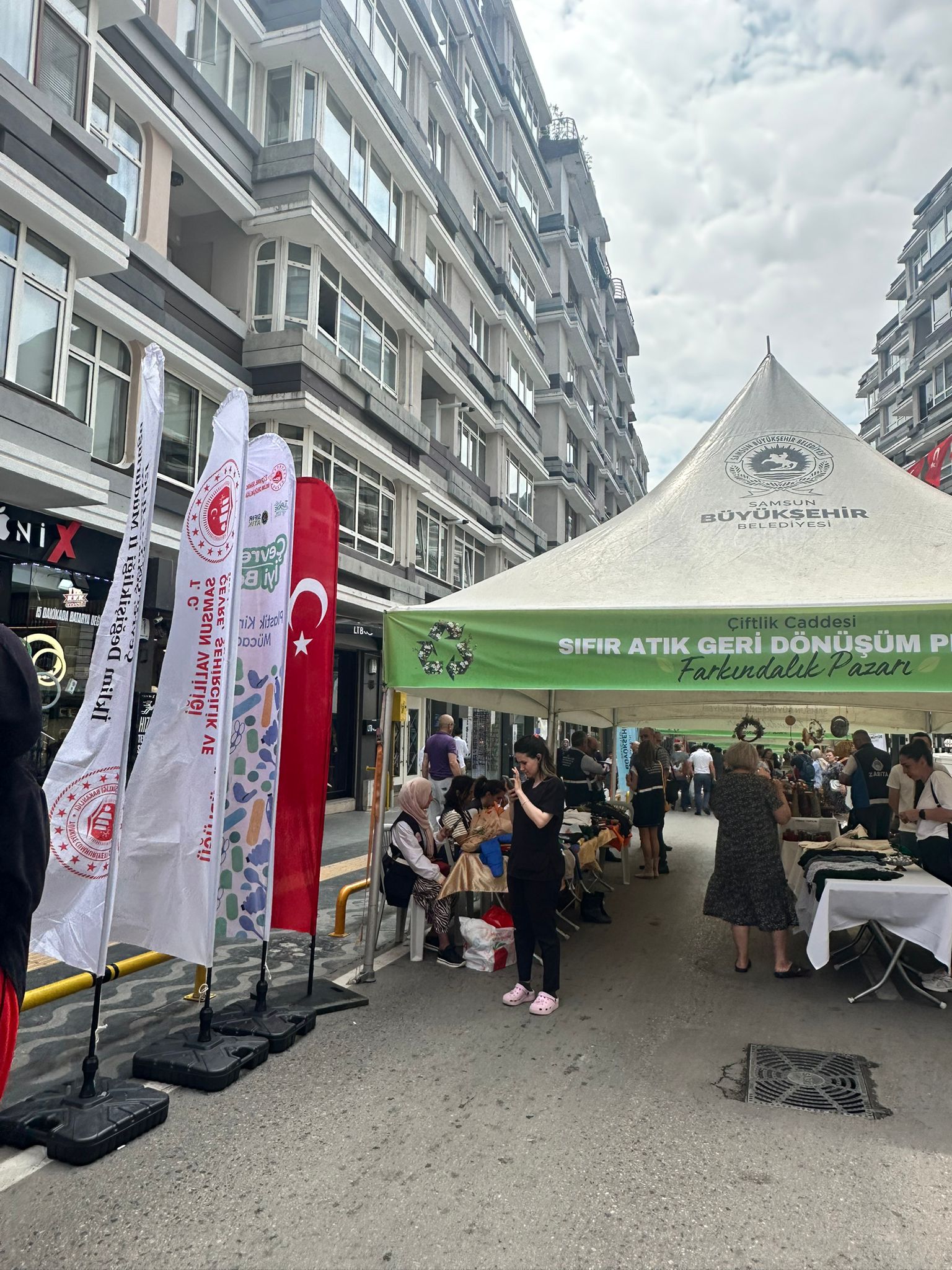 ÇİFTLİK CADDESİ'NDE FARKINDALIK PAZARI KURULDU