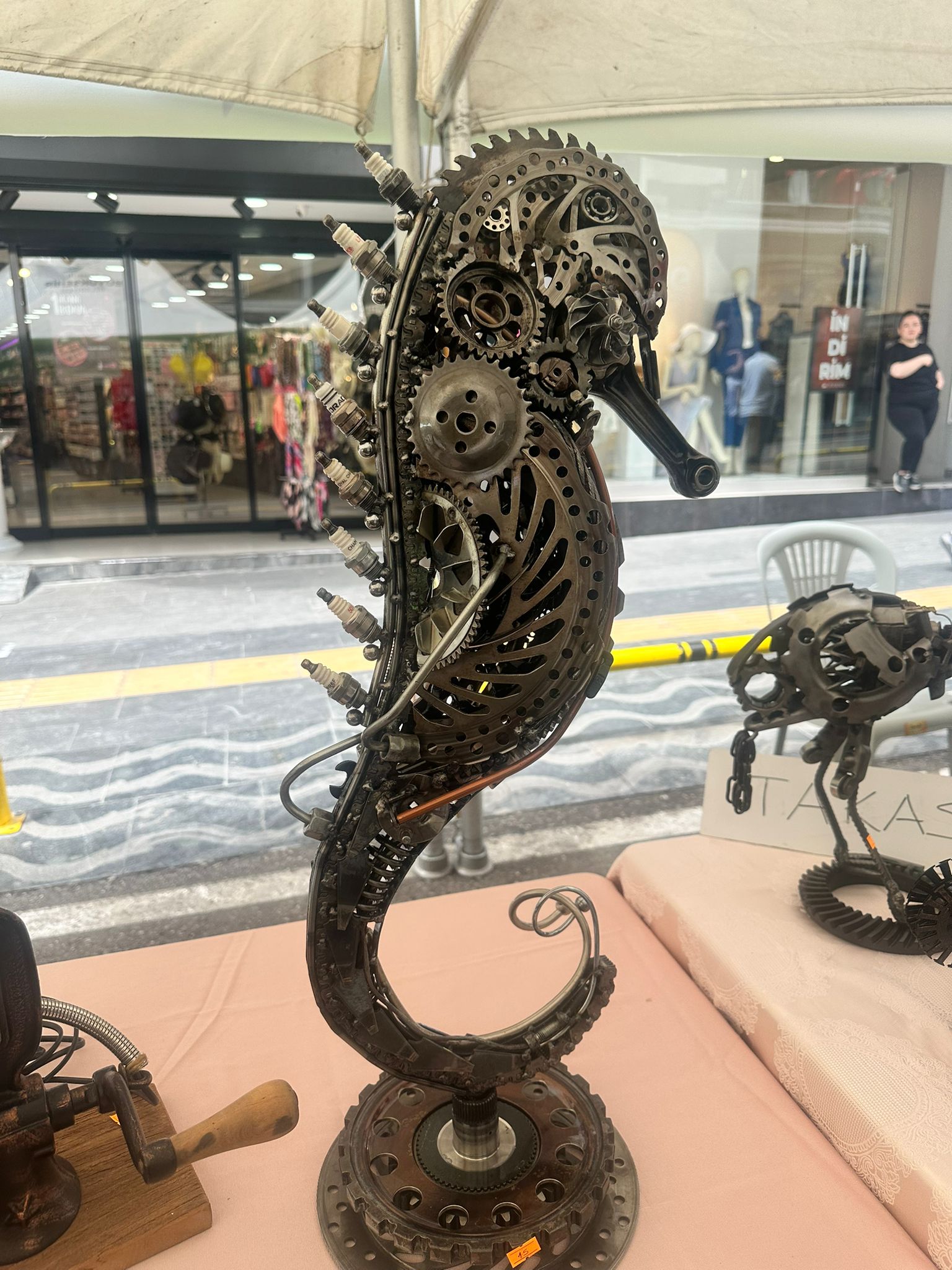 ÇİFTLİK CADDESİ'NDE FARKINDALIK PAZARI KURULDU