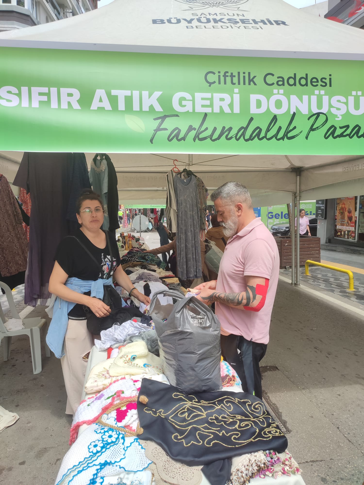 ÇİFTLİK CADDESİ'NDE FARKINDALIK PAZARI KURULDU