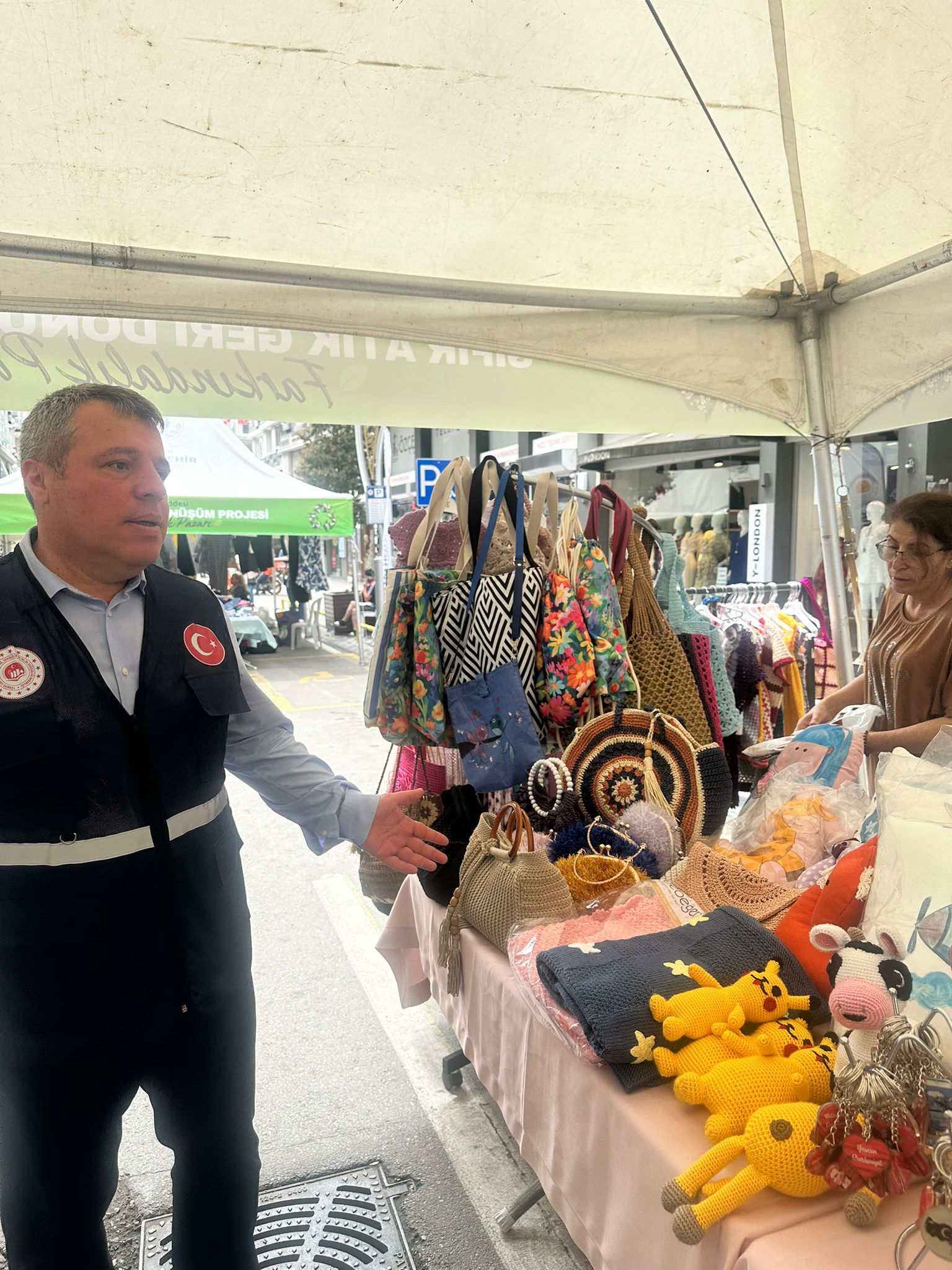 ÇİFTLİK CADDESİ'NDE FARKINDALIK PAZARI KURULDU