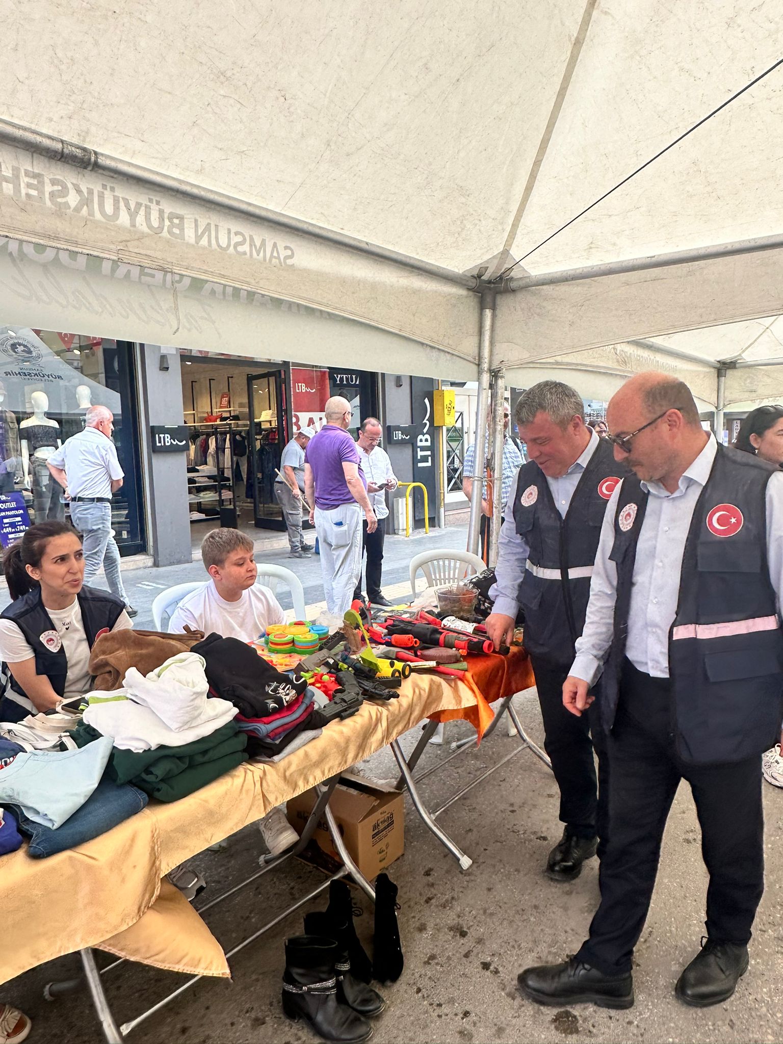ÇİFTLİK CADDESİ'NDE FARKINDALIK PAZARI KURULDU