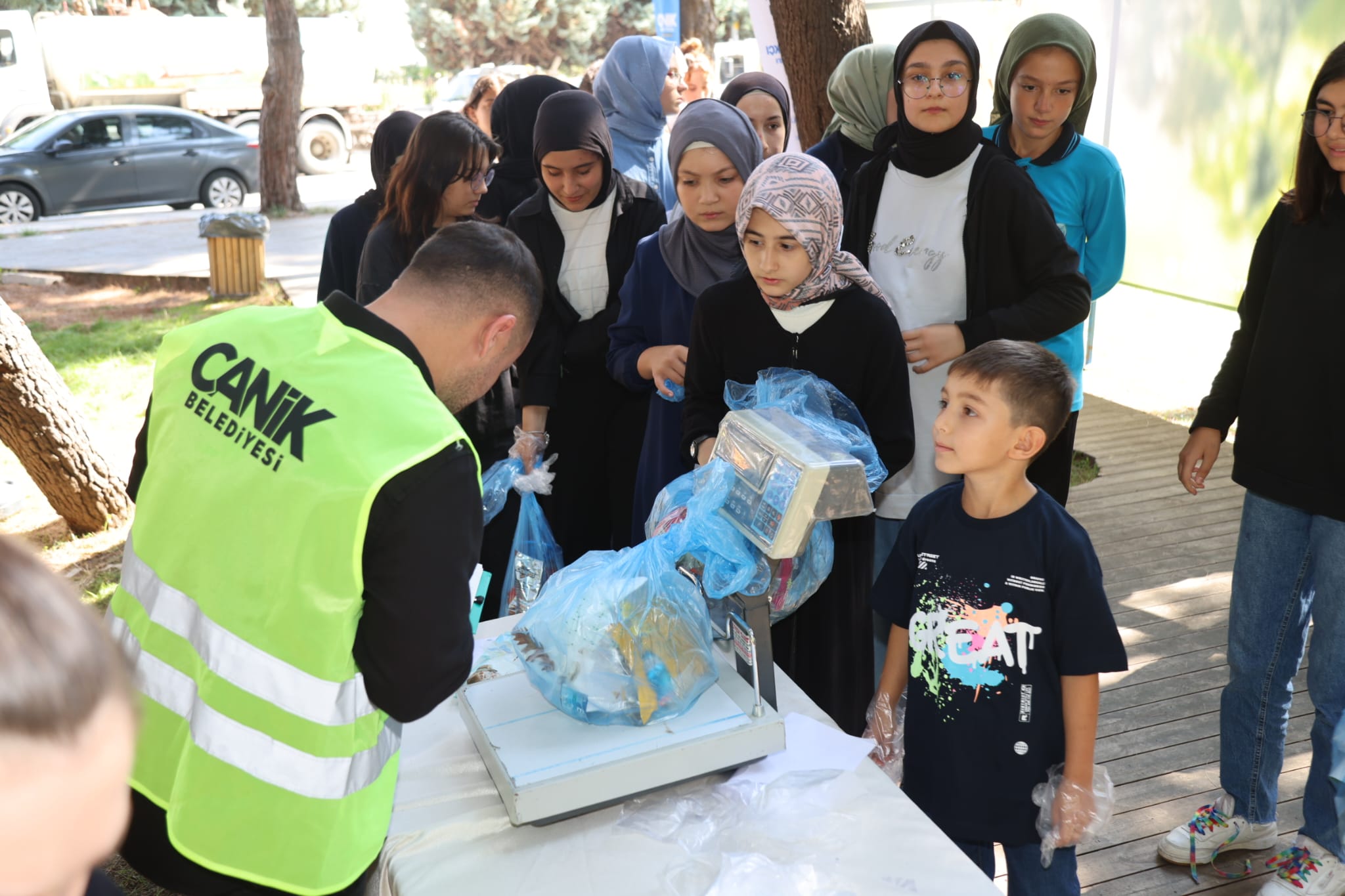 DÜNYA TEMİZLİK GÜNÜ ETKİNLİKLERİ KAPSAMINDA CANİK BELEDİYESİNİN DÜZENLEMİŞ OLDUĞU ETKİNLİĞE İL MÜDÜRÜMÜZ TEVFİK AKÇAY TARAFINDAN KATILIM SAĞLANDI.