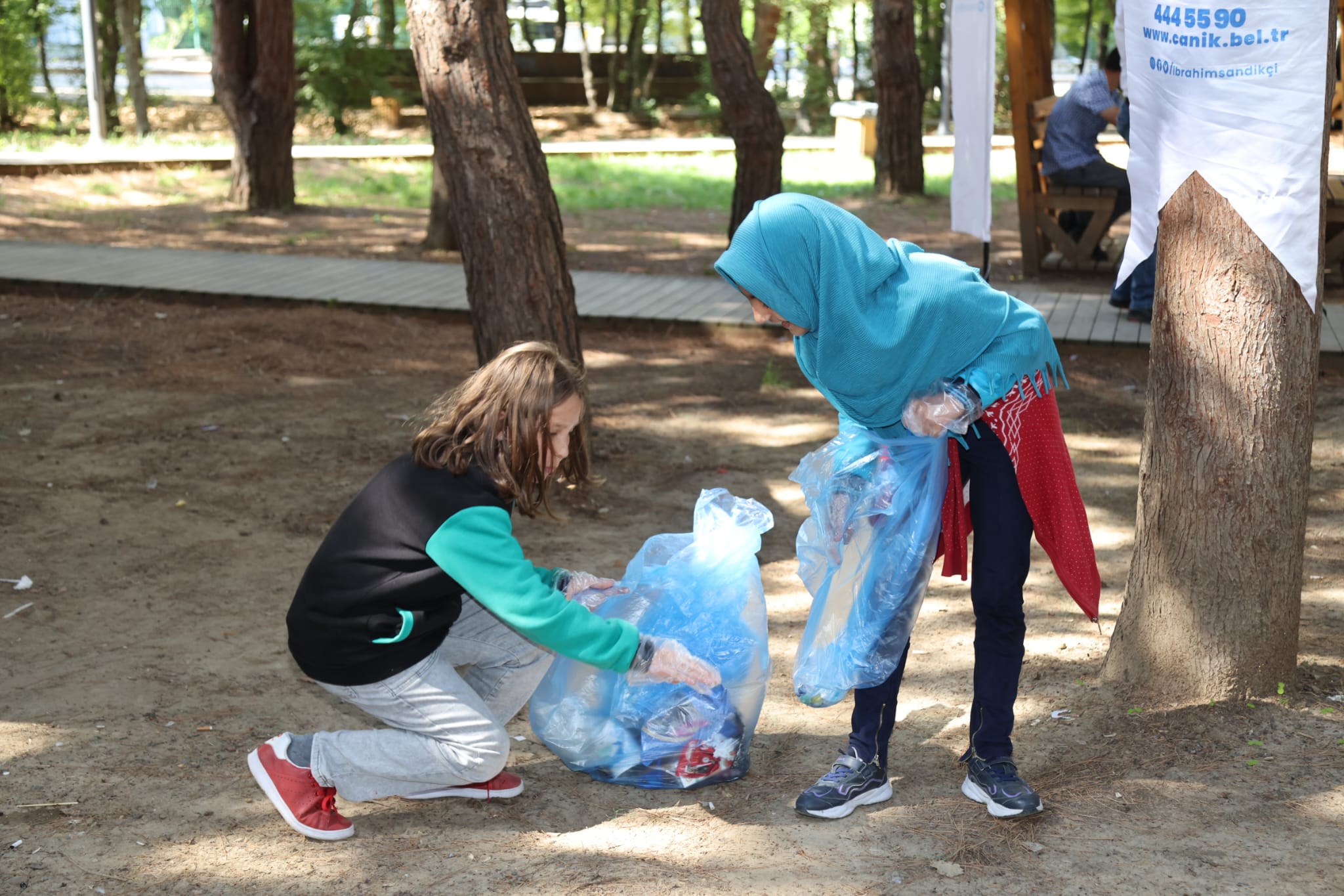 DÜNYA TEMİZLİK GÜNÜ ETKİNLİKLERİ KAPSAMINDA CANİK BELEDİYESİNİN DÜZENLEMİŞ OLDUĞU ETKİNLİĞE İL MÜDÜRÜMÜZ TEVFİK AKÇAY TARAFINDAN KATILIM SAĞLANDI.