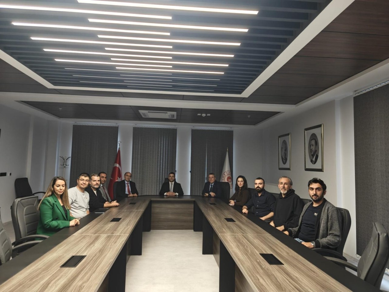 Kentsel Dönüşüm Başkanlığı Taşınmaz ve Kaynak Geliştirme Genel Müdürü Sayın Oğuzhan YAYLACI ile Taşınmaz Geliştirme Dairesi Başkanı Ulaş ANKITÇI Müdürlüğümüzü ziyaret ettiler.