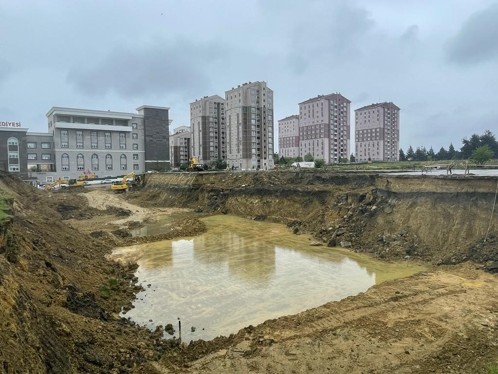 YENİ HİZMET BİNASI ÇALIŞMALARINA BAŞLANDI.