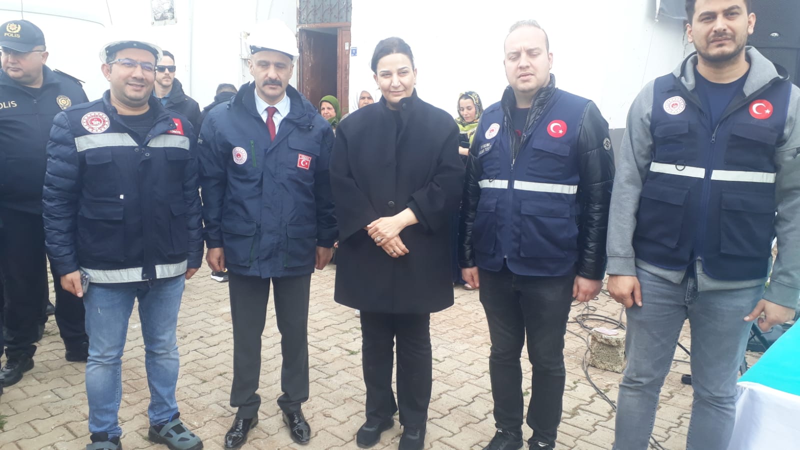 Bakanlığımız Yapı İşleri Genel Müdürlüğü tarafından yapılan Suruç'daki hafif çelik deprem konutlarının temel atma töreni genel müdürümüz Sn. Banu Aslan'ın katılımıyla gerçekleştirildi.