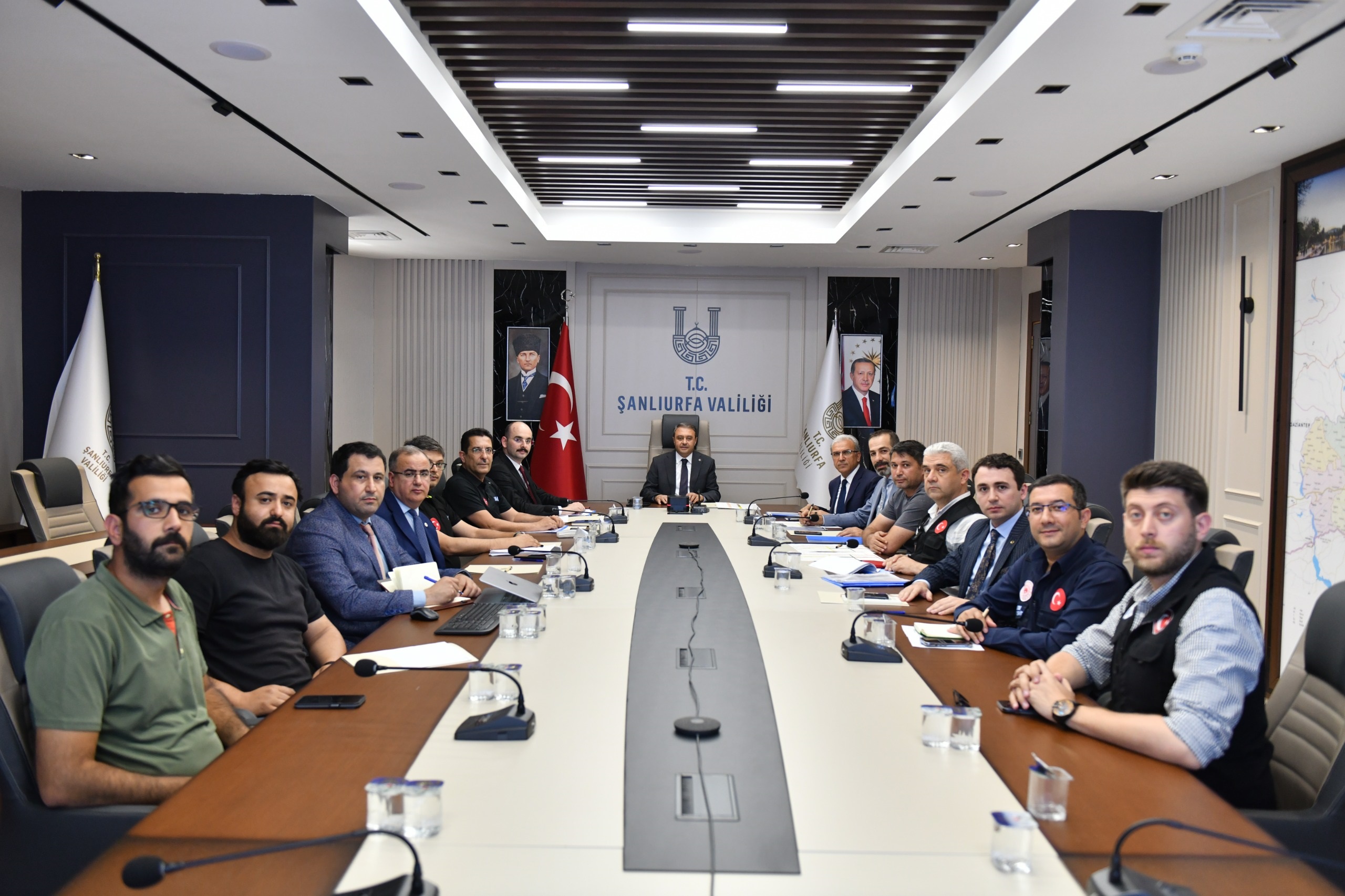 İl Müdürlüğümüzce yürütülen kırsal kalıcı deprem konutları ve yerinde dönüşüm çalışmalarıyla alakalı, Valimiz Sn. Hasan ŞILDAK başkanlığında koordinasyon toplantısı düzenlenmiştir.