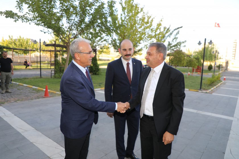 Şanlıurfa Valisi Sn. Hasan ŞILDAK, İl Müdürlüğümüzü ziyaret ederek yürütülen çalışmalar hakkında brifing aldı.