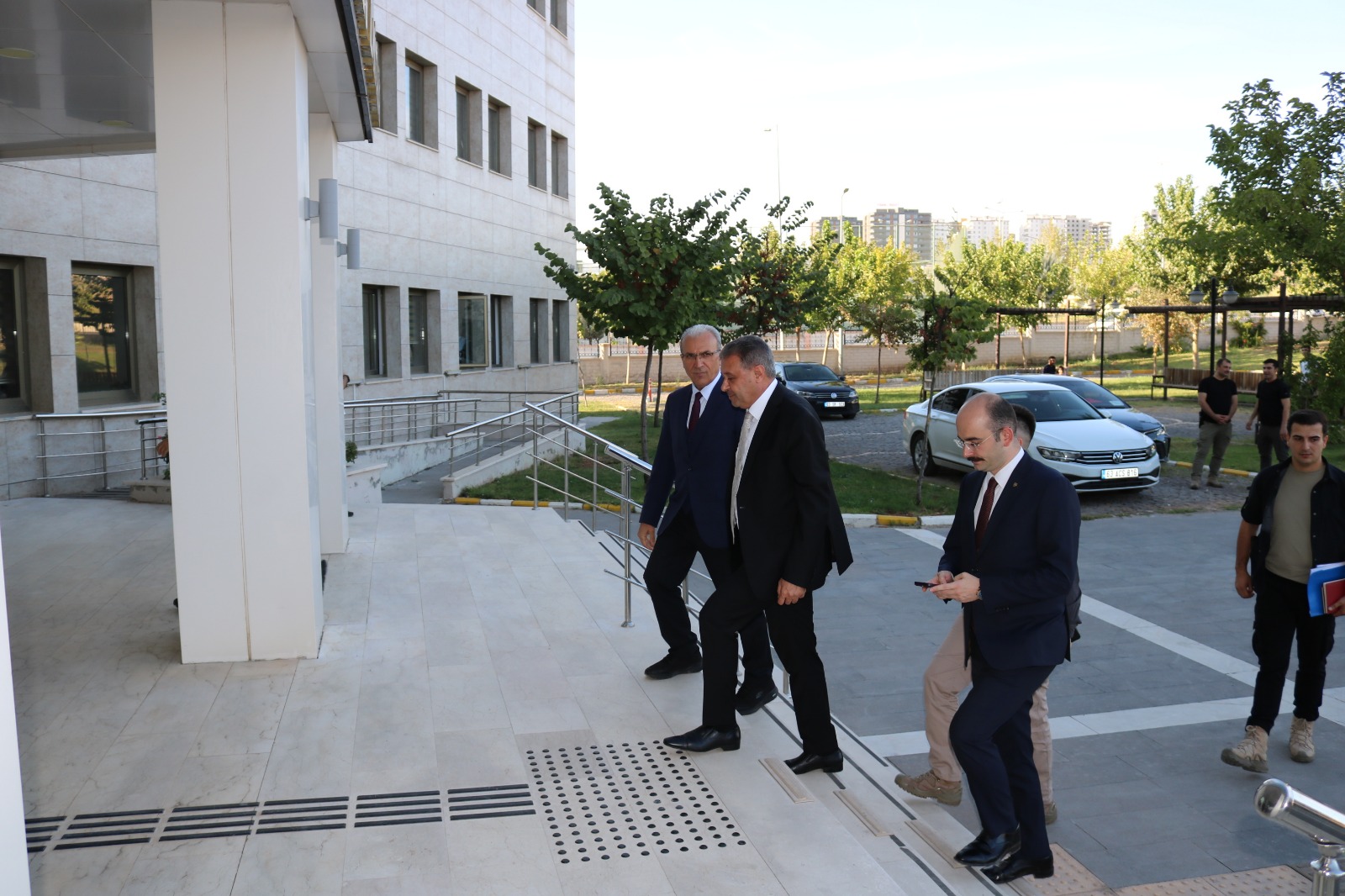 Şanlıurfa Valisi Sn. Hasan ŞILDAK, İl Müdürlüğümüzü ziyaret ederek yürütülen çalışmalar hakkında brifing aldı.