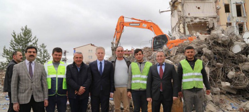 SAYIN VALİMİZ DAVUT GÜL BEY YENİLECEK OLAN HİZMET BİNAMIZDA İNCELEMELERDE BULUNMUŞLARDIR