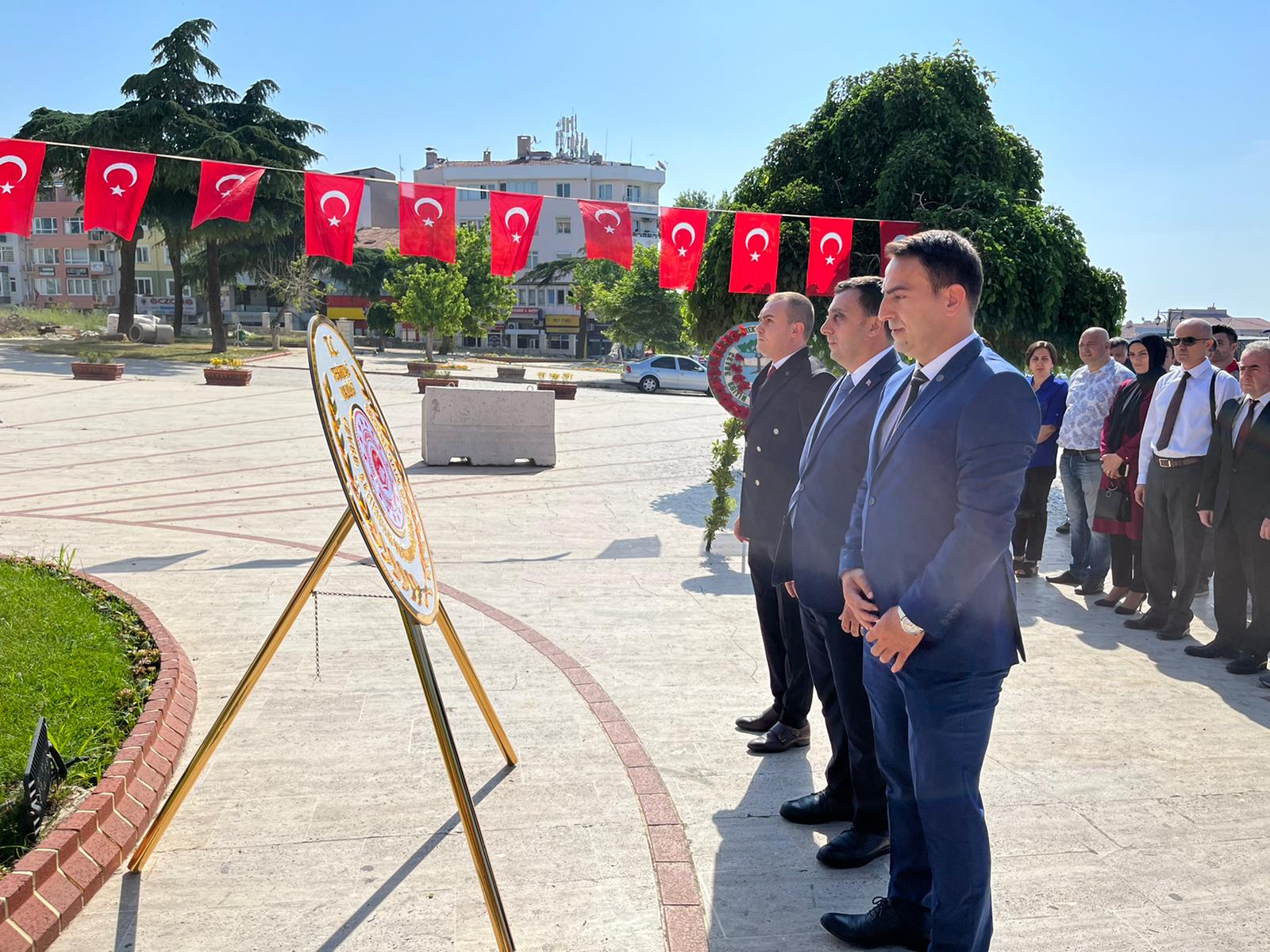 ÇEVRE HAFTASI ETKİNLİKLERİ ATATÜRK ANITI'NA ÇELENK SUNUMU VE MAKAM ZİYARETLERİ İLE BAŞLADI