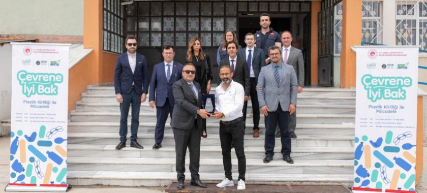TÜRKİYE ÇEVRE HAFTASI ETKİNLİKLERİ KAPSAMINDA KAPAKLI KARAAĞAÇ İLKOKULUNA PLAKET TAKDİMİ TÖRENİ GERÇEKLEŞTİRİLDİ.