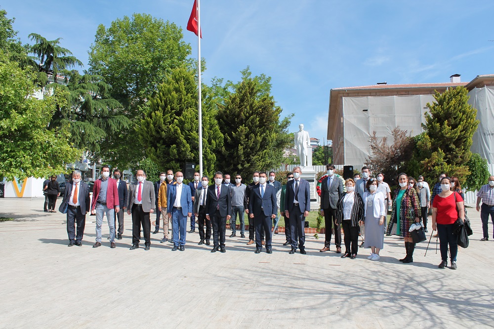 DÜNYA ÇEVRE GÜNÜNDE ATATÜRK ANITINA ÇELENK TAKDİMİ GERÇEKLEŞTİRİLDİ