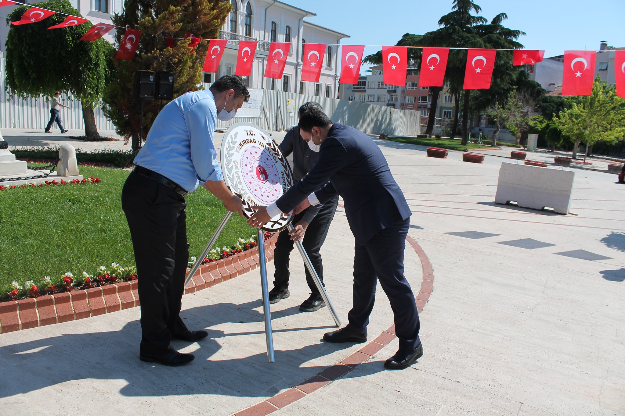 DÜNYA ÇEVRE GÜNÜNDE ATATÜRK ANITINA ÇELENK TAKDİMİ GERÇEKLEŞTİRİLDİ