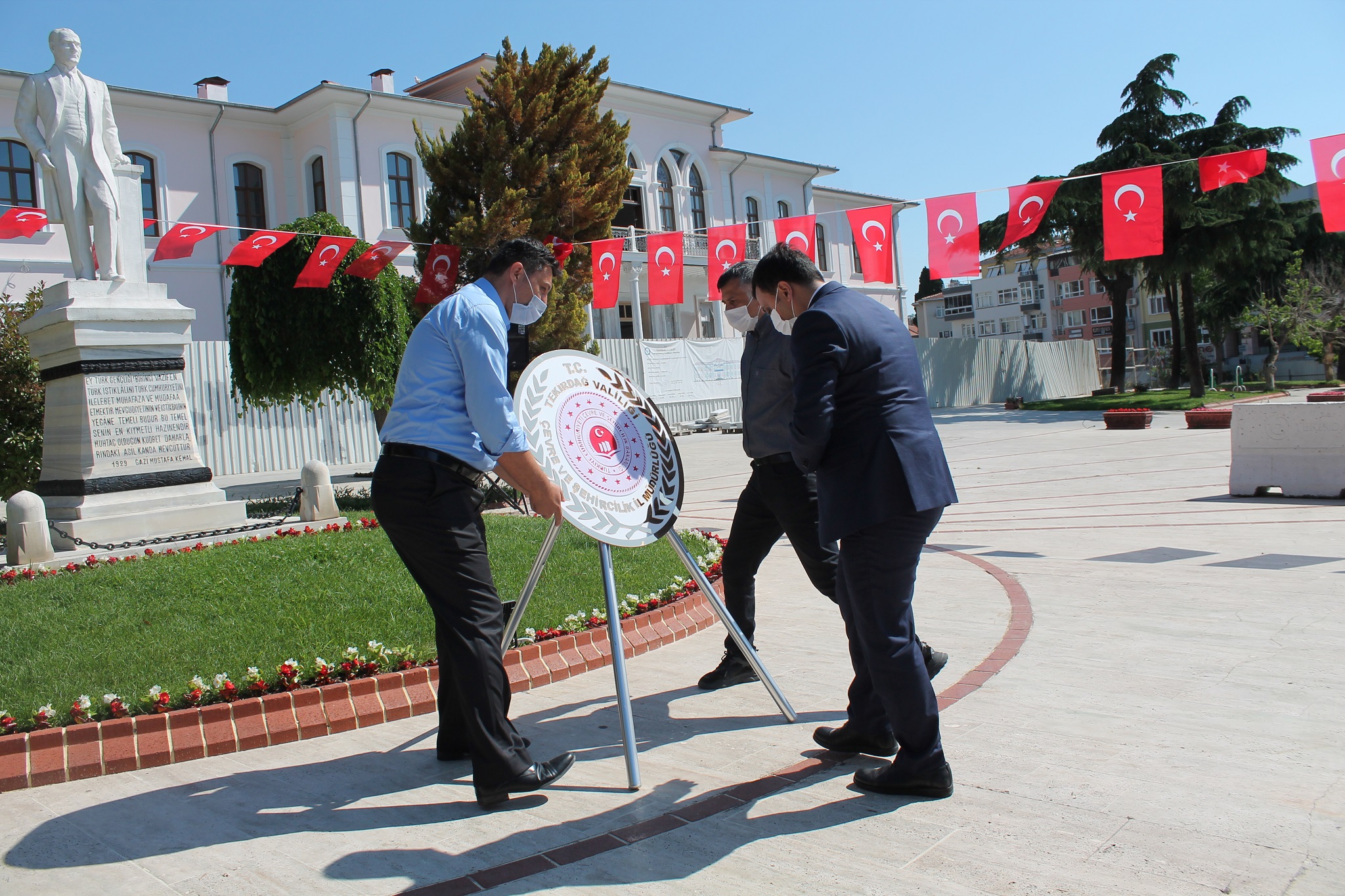 DÜNYA ÇEVRE GÜNÜNDE ATATÜRK ANITINA ÇELENK TAKDİMİ GERÇEKLEŞTİRİLDİ