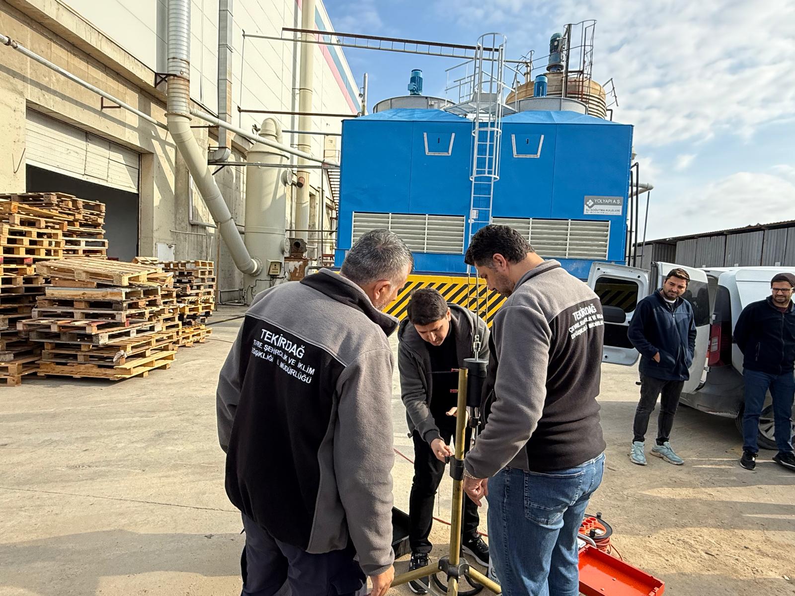 ERGENE İLÇESİNDEKİ KİMYA TESİSLERİNE EMİSYON DENETİMİ