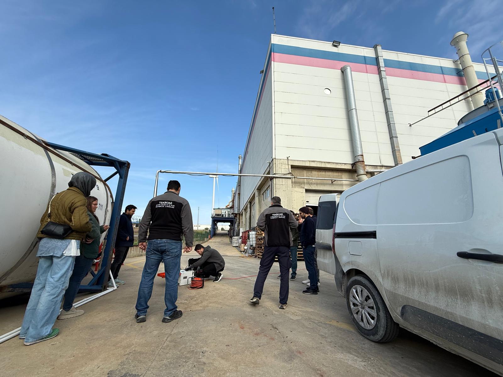 ERGENE İLÇESİNDEKİ KİMYA TESİSLERİNE EMİSYON DENETİMİ