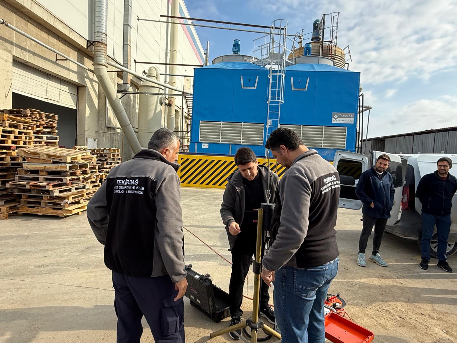 ERGENE İLÇESİNDEKİ KİMYA TESİSLERİNE EMİSYON DENETİMİ