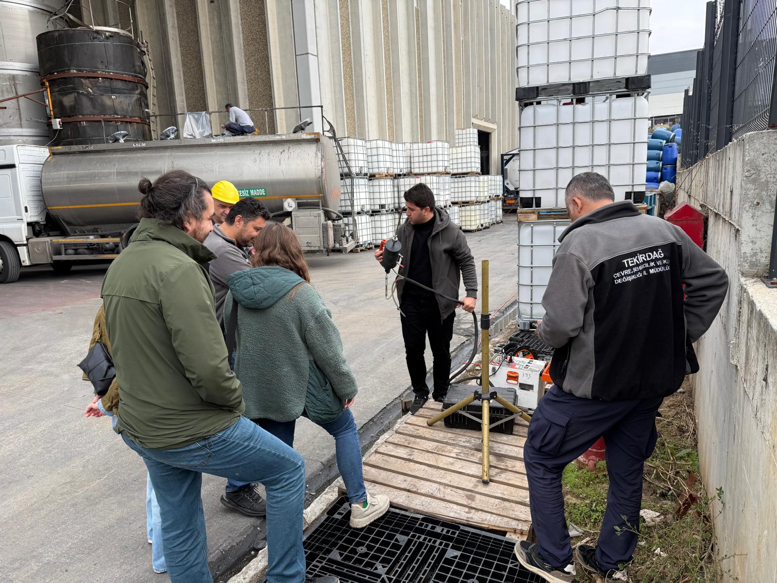 ERGENE İLÇESİNDEKİ KİMYA TESİSLERİNE EMİSYON DENETİMİ