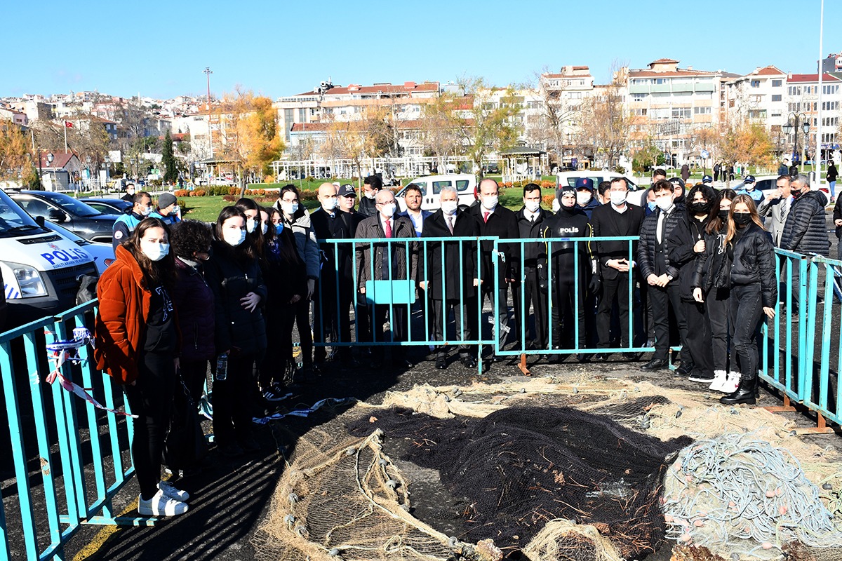 İLİMİZDE MARMARA DENİZİ'NDE AĞ VE DİP TEMİZLİĞİ YAPILDI.