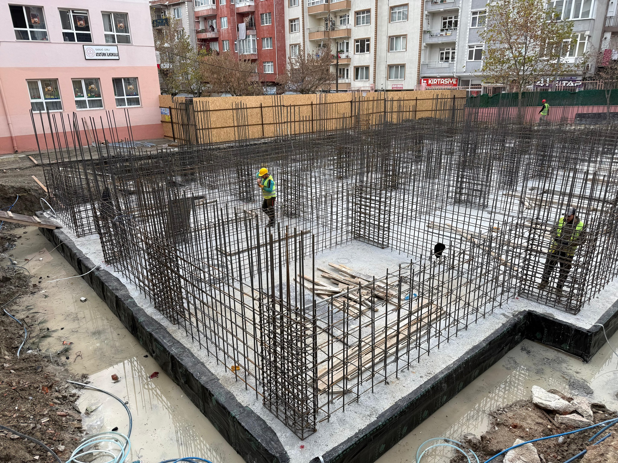 KONTROLLÜĞÜ MÜDÜLÜĞÜMÜZCE YÜRÜTÜLEN ÇORLU ATATÜRK İLKOKULU EK BİNASI İNŞAATI HIZLA İLERLİYOR