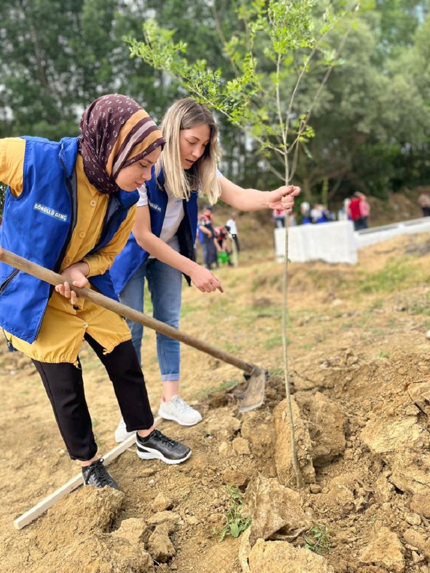 MAHRAMLI KÖÜYNDE FİDAN DİKİMİGERÇEKLEŞTİRİLDİ