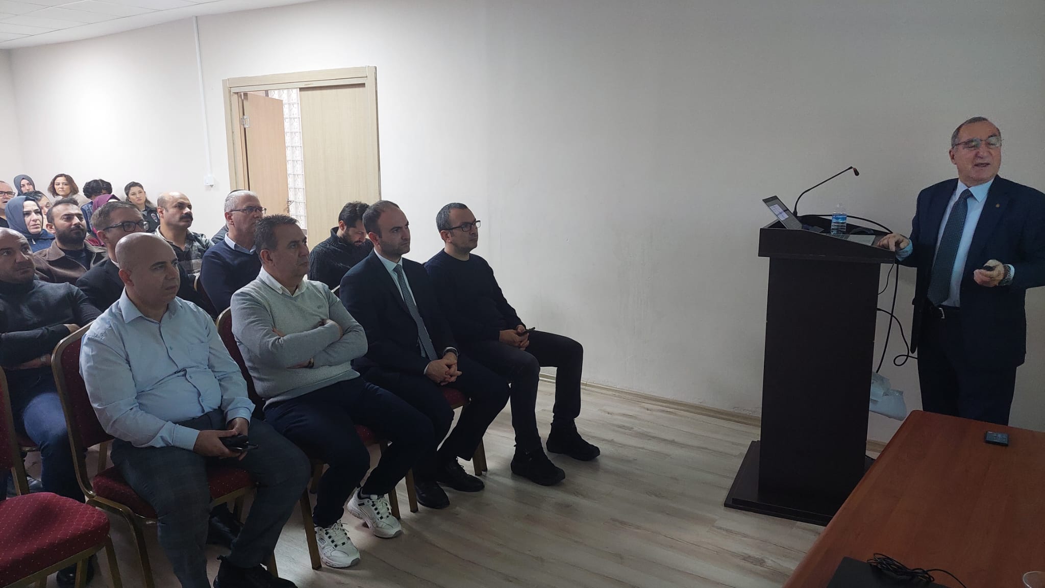 TÜRKİYE BÖBREK VAKFI'NCA İL MÜDÜRLÜĞÜMÜZ PERSONELİNE YÖNELİK BÖBREK SAĞLIĞI FARKINDALIK SEMİNERİ GERÇEKLEŞTİRLDİ