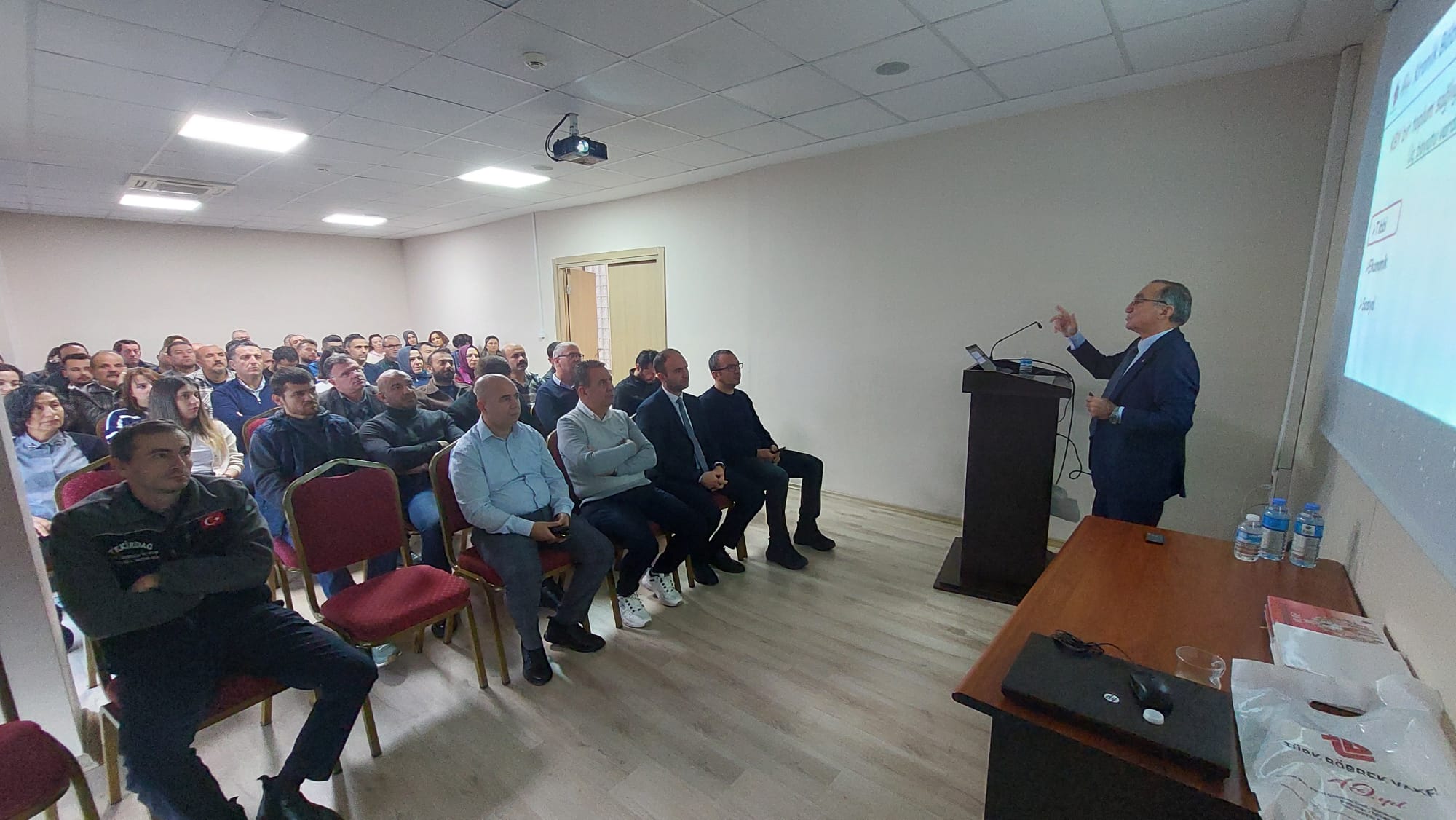 TÜRKİYE BÖBREK VAKFI'NCA İL MÜDÜRLÜĞÜMÜZ PERSONELİNE YÖNELİK BÖBREK SAĞLIĞI FARKINDALIK SEMİNERİ GERÇEKLEŞTİRLDİ