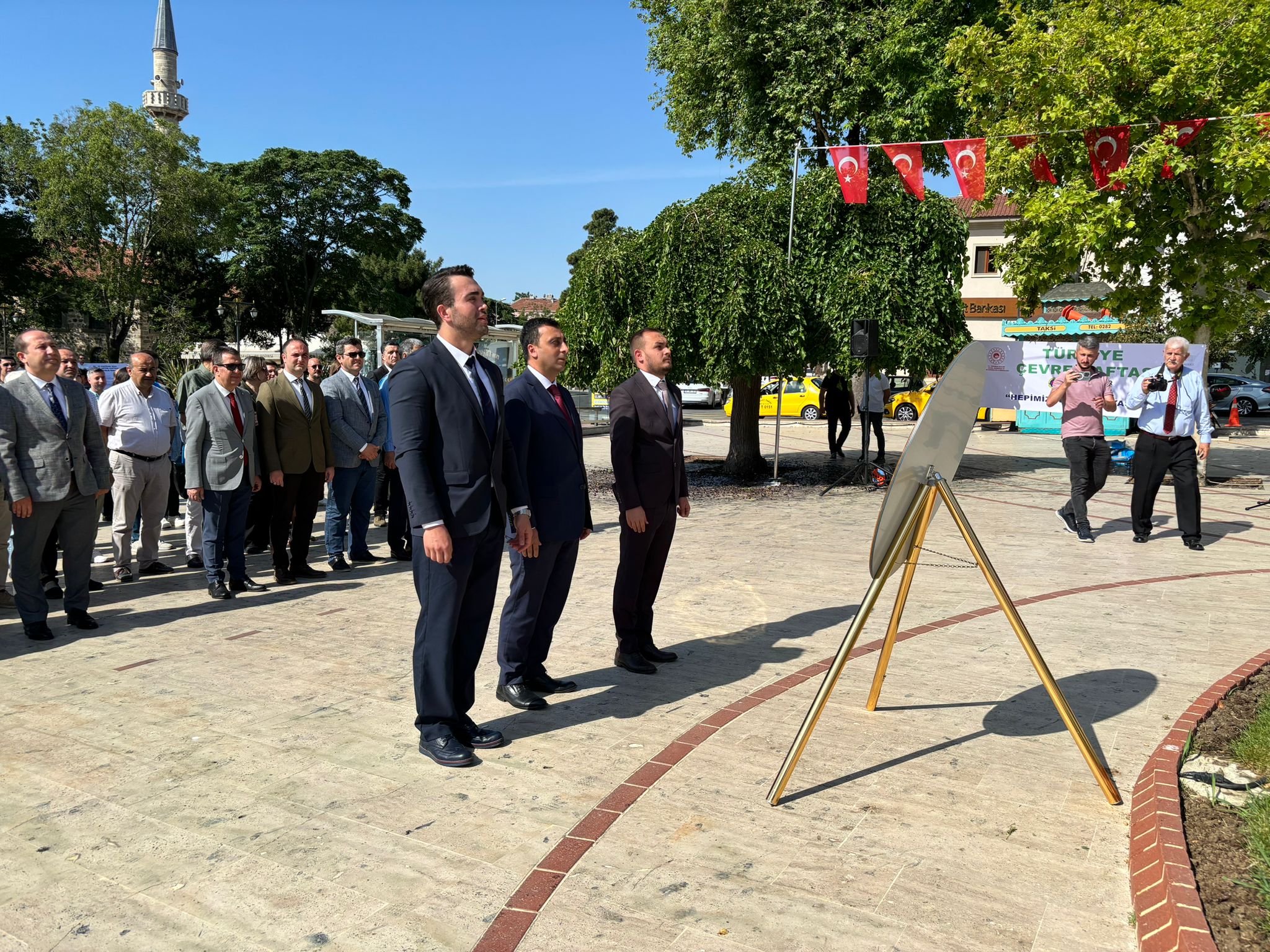 TÜRKİYE ÇEVRE HAFTASI ETKİNLİKLERİ ATATÜRK ANITI'NA ÇELENK SUNUMU VE MAKAM ZİYARETLERİ İLE BAŞLADI