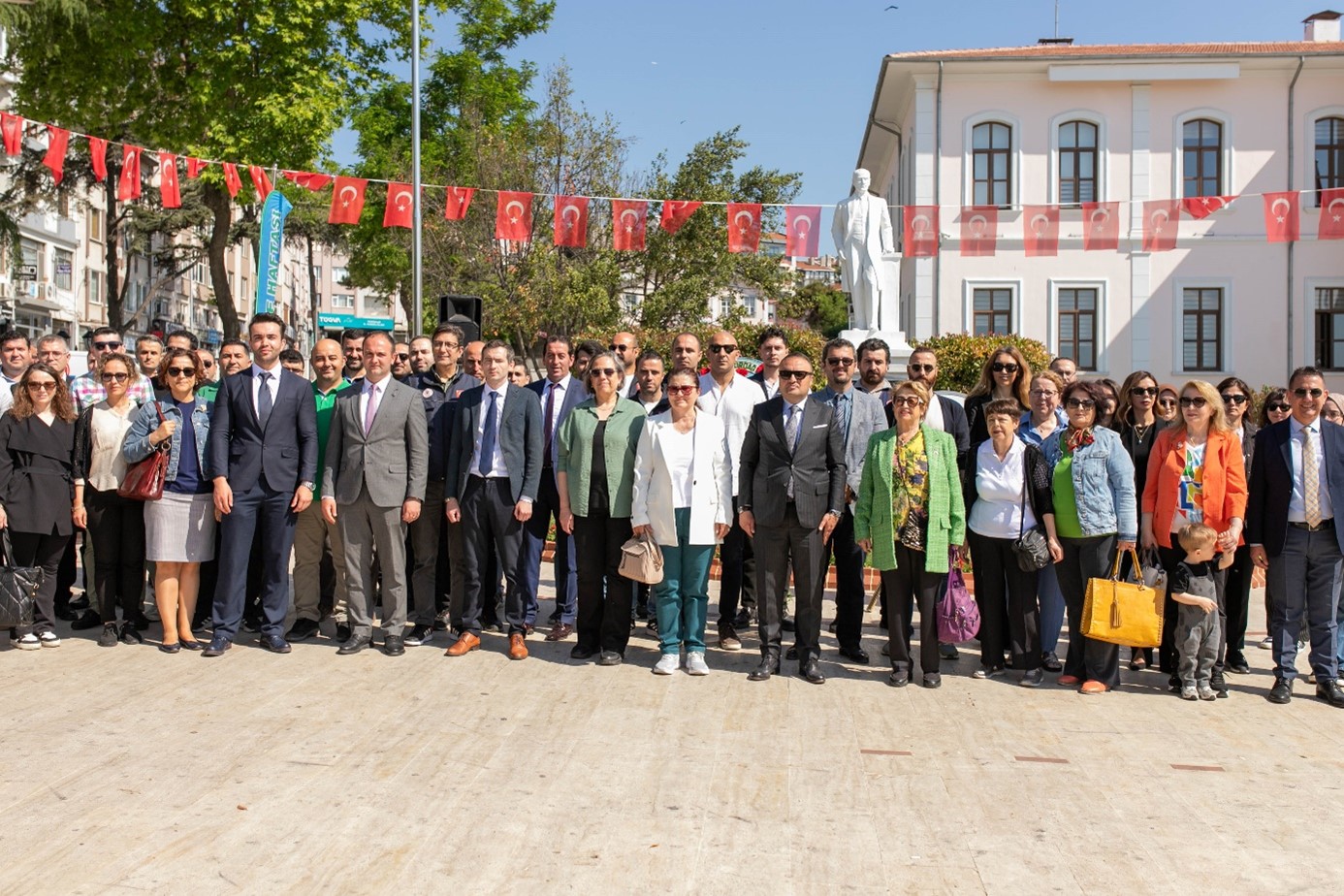 TÜRKİYE ÇEVRE HAFTASI ETKİNLİKLERİ ATATÜRK ANITI'NA ÇELENK SUNUMU VE MAKAM ZİYARETLERİ İLE BAŞLADI