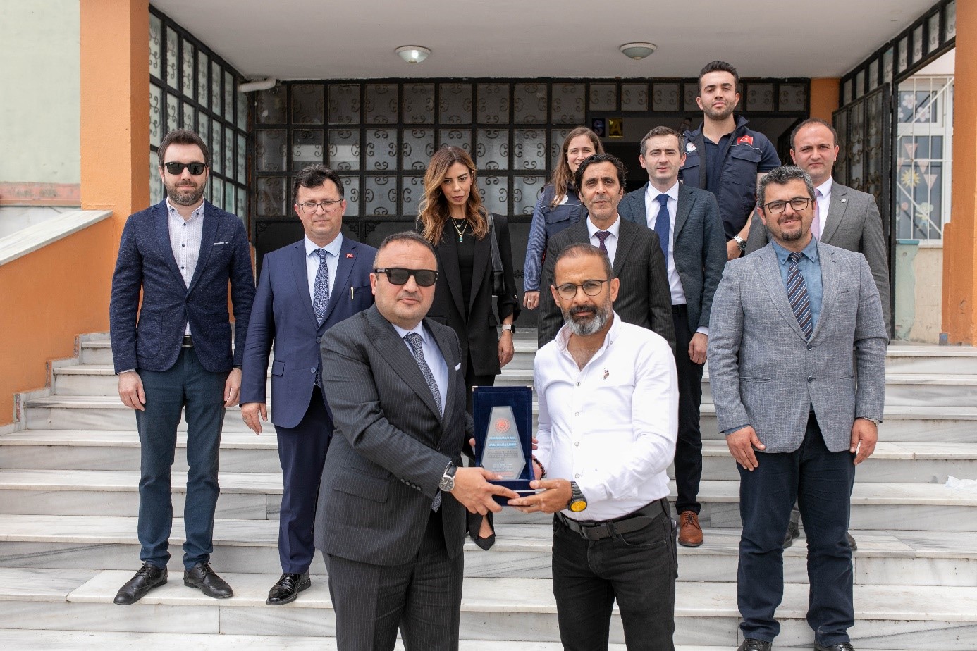TÜRKİYE ÇEVRE HAFTASI ETKİNLİKLERİ KAPSAMINDA KAPAKLI KARAAĞAÇ İLKOKULUNA PLAKET TAKDİMİ TÖRENİ GERÇEKLEŞTİRİLDİ.
