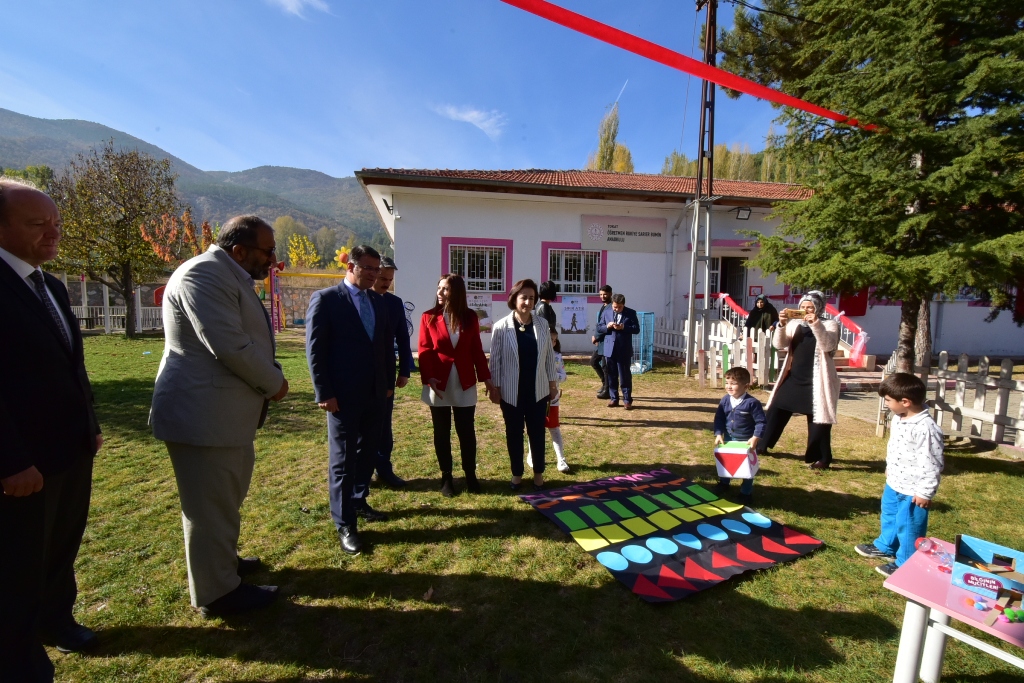 ÇEVRE TOKAT PROJESİ KAPSAMINDA ANAOKULU ÖĞRENCİLERİMİZLE BİRLİKTE “ATIKTAN SANATA” ETKİNLİĞİ DÜZENLENDİ