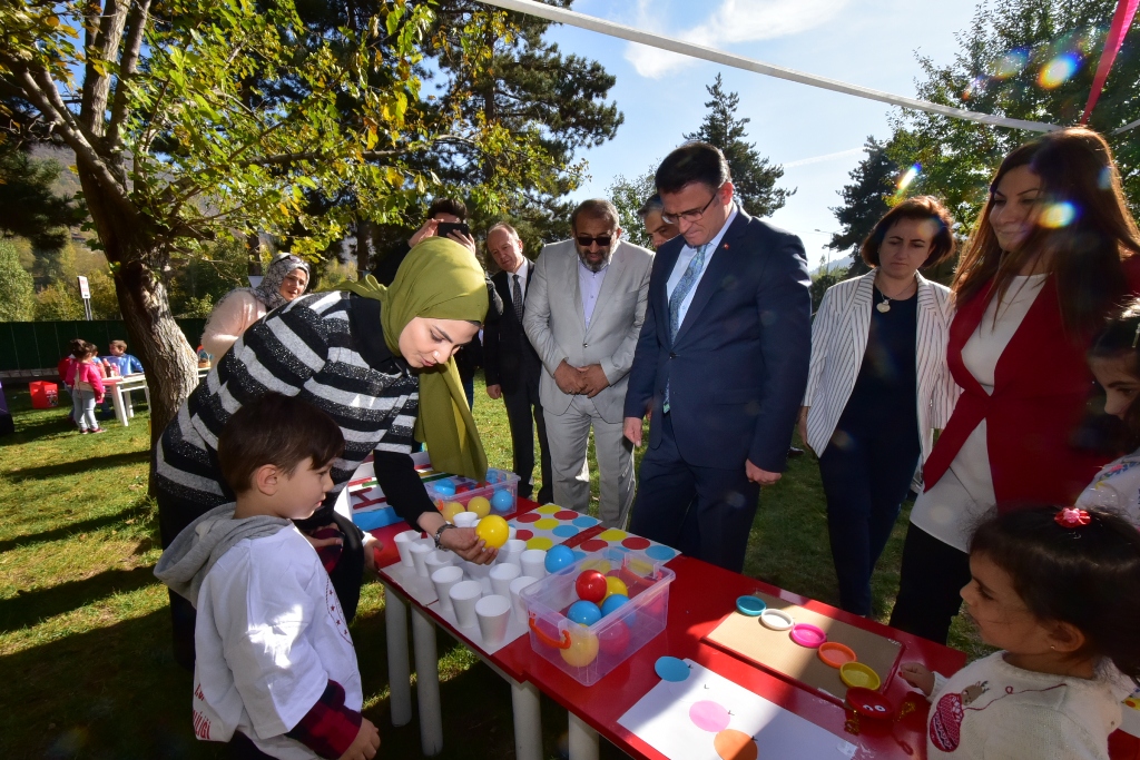 ÇEVRE TOKAT PROJESİ KAPSAMINDA ANAOKULU ÖĞRENCİLERİMİZLE BİRLİKTE “ATIKTAN SANATA” ETKİNLİĞİ DÜZENLENDİ