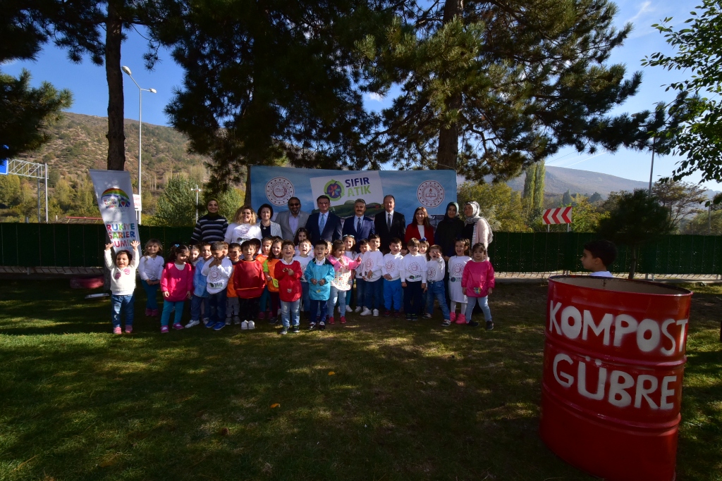 ÇEVRE TOKAT PROJESİ KAPSAMINDA ANAOKULU ÖĞRENCİLERİMİZLE BİRLİKTE “ATIKTAN SANATA” ETKİNLİĞİ DÜZENLENDİ